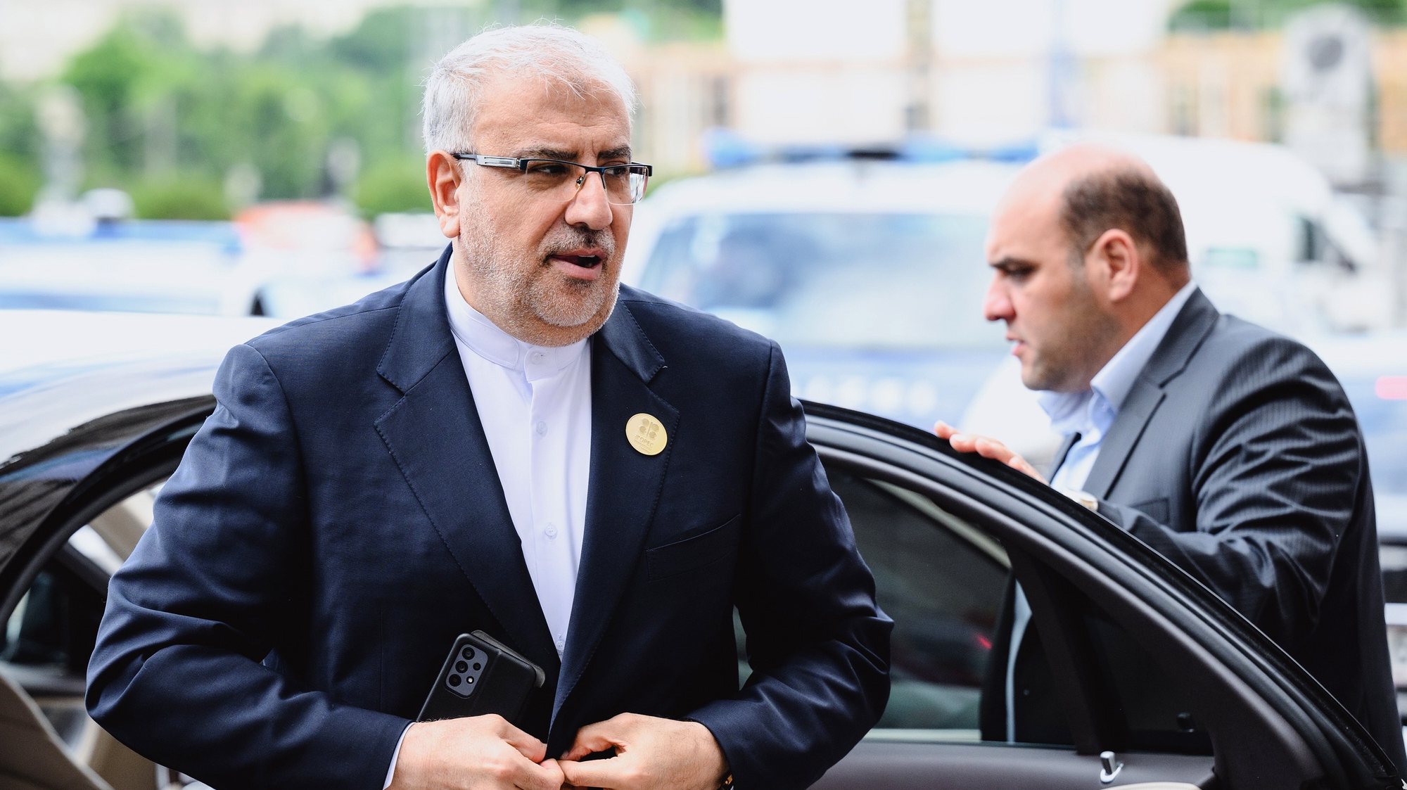 epa10727205 Iran&#039;s Minister of Petroleum Javad Owji arrives to attend the 8th OPEC International Seminar at the Hofburg Palace in Vienna, Austria, 05 July 2023.  EPA/MAX SLOVENCIK