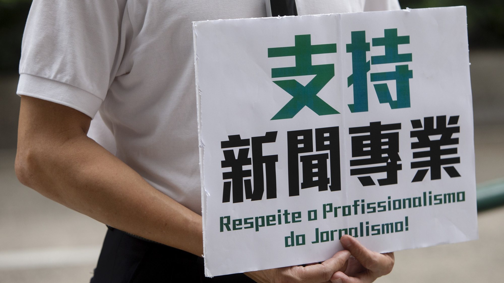 Manifestaçõa de apoio à liberdade de imprensa em Macau, frente às instalações da TDM. Macau, China, 4 de Abril de 2021, CARMO CORREIA/LUSA