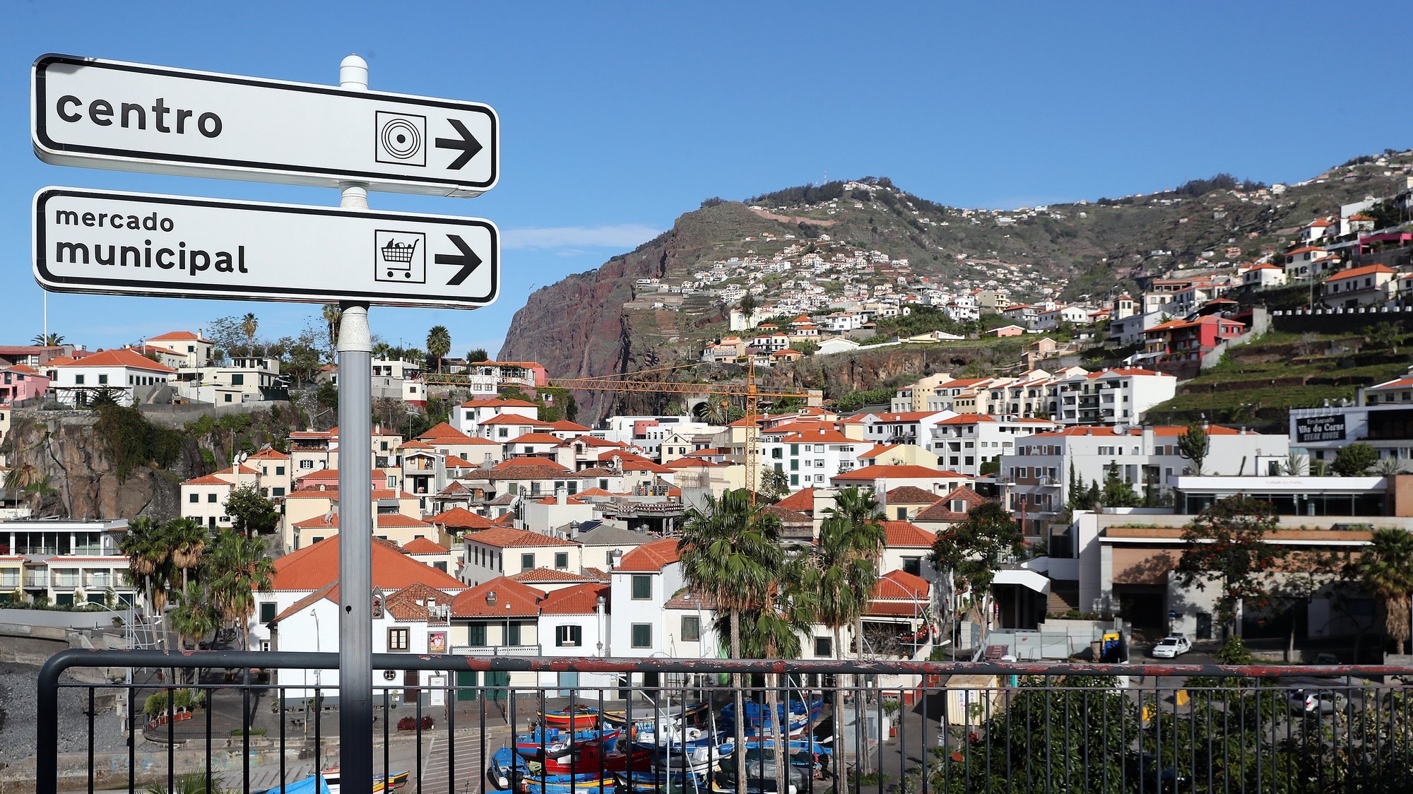 Freguesia de Câmara de Lobos. O  Governo Regional da Madeira determinou uma cerca sanitária a esta freguesia a partir das 0.00 horas do dia 19 de abril, devido à pandemia da covid-19, Câmara de Lobos, Ilha da Madeira, 19 de abril de 2020. HOMEM DE GOUVEIA/LUSA
