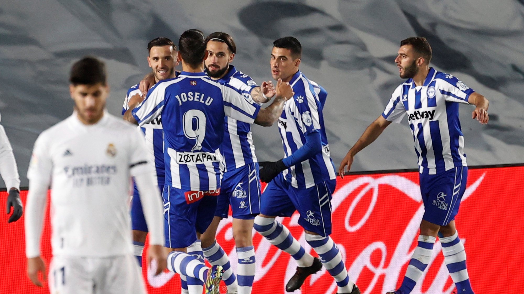epa08849874 Alaves&#039; striker Lucas Perez (2-L) celebrates with teammates after scoring the 0-1 leading goal from the penalty spot during the Spanish LaLiga soccer match between Real Madrid and Deportivo Alaves held at Alfredo Di Stefano stadium in Madrid, central Spain, 28 November 2020.  EPA/CHEMA MOYA