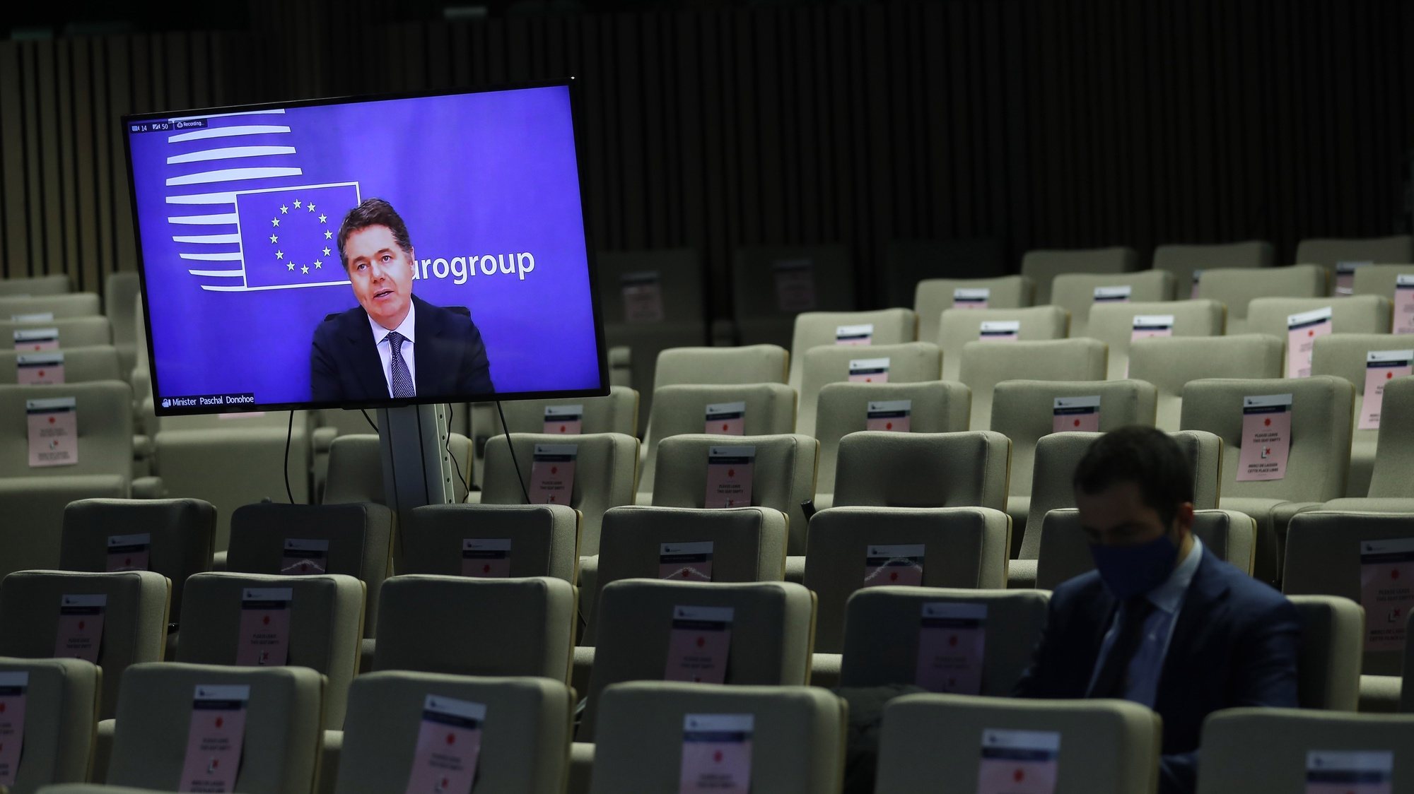 epa08853715 Eurogroup president Paschal Donohoe, on the screen, speaks during an online news conference following an Eurogroup video conference meeting at the European Council headquarters in Brussels, Belgium, 30 November 2020.  EPA/Francisco Seco / POOL