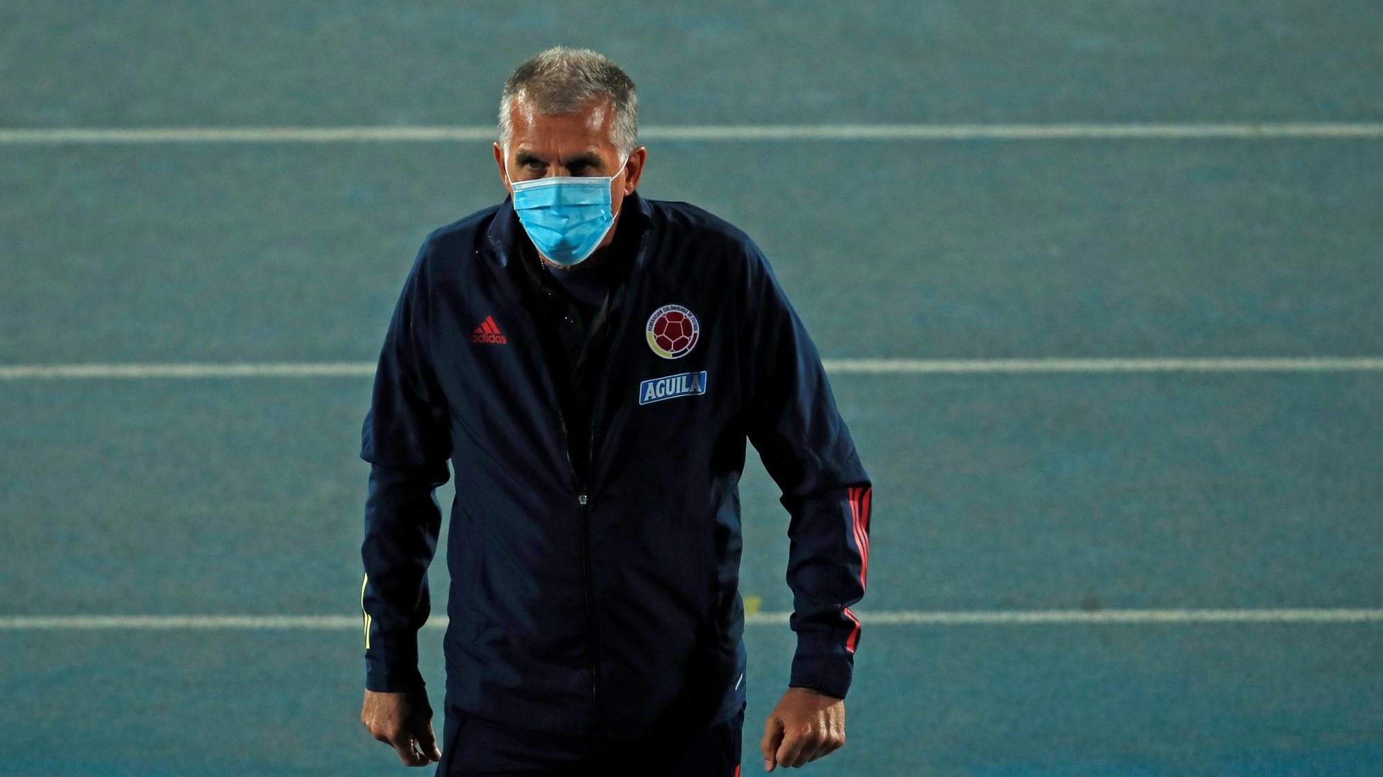 epa08742734 Colombia&#039;s head coach, Portuguese Carlos Queiroz, during the South American qualifier soccer match for the 2022 FIFA World Cup Qatar between Chile and Colombia, at the National stadium, in Santiago, Chile, 13 October 2020.  EPA/Alberto Valdes / POOL
