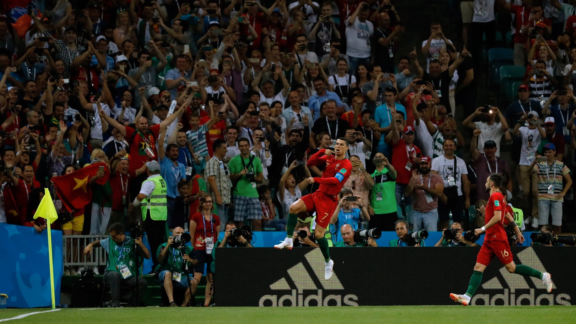 Ronaldo, que fez um hat-trick frente à Espanha em 2018, prepara-se para aumentar outro recorde por Portugal, marcando presença pela quinta vez na fase final de um Mundial