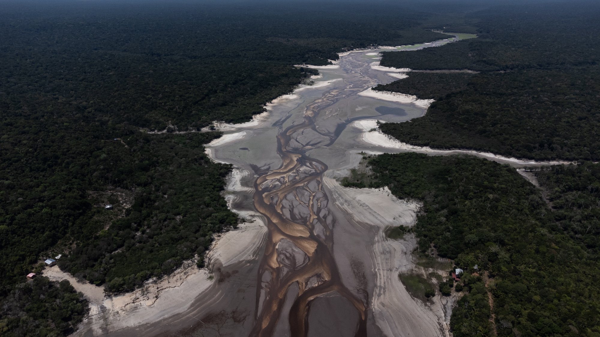 epaselect epa10907793 A drone image of what is left of the river in the community of Tumbira, in the RÃ­o Negro Sustainable Development Reserve in Iranduba, Brazil, 07 October 2023 (issued 08 October 2023). The severe drought in the Brazilian Amazon has isolated entire villages that depend on the rivers for a sustainable livelihood and are now watching with concern as the water disappears under their feet: &#039;Something abnormal is happening&#039;. The community of Tumbira is about 75 kilometers from Manaus, capital of the state of Amazonas, and is home to some 30 families whose income comes mainly from tourism.  EPA/Raphael Alves