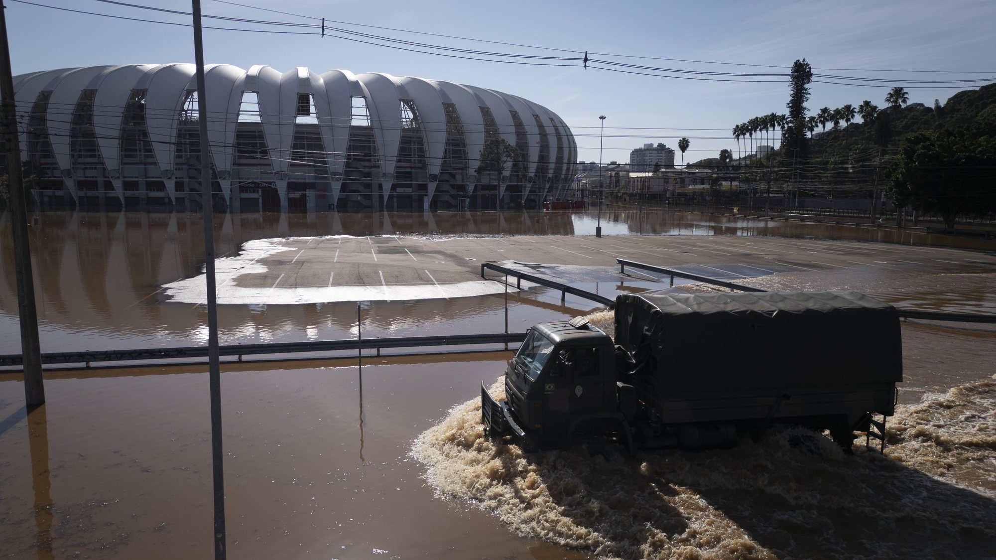 epa11324941 A vehicle passes by the flooded Beira-Rio soccer stadium, located on the shores of Lake Guaiba in Porto Alegre, Brazil, 07 May 2024. Brazilian President Lula da Silva warned on 07 May that &#039;the climate tragedy&#039; in the country&#039;s southern region resulting from historic floods &#039;has not yet ended.&#039; At least 90 people died due to the recent floods in Brazil, with 132 people still missing and extensive material damage reported.  EPA/Isaac Fontana