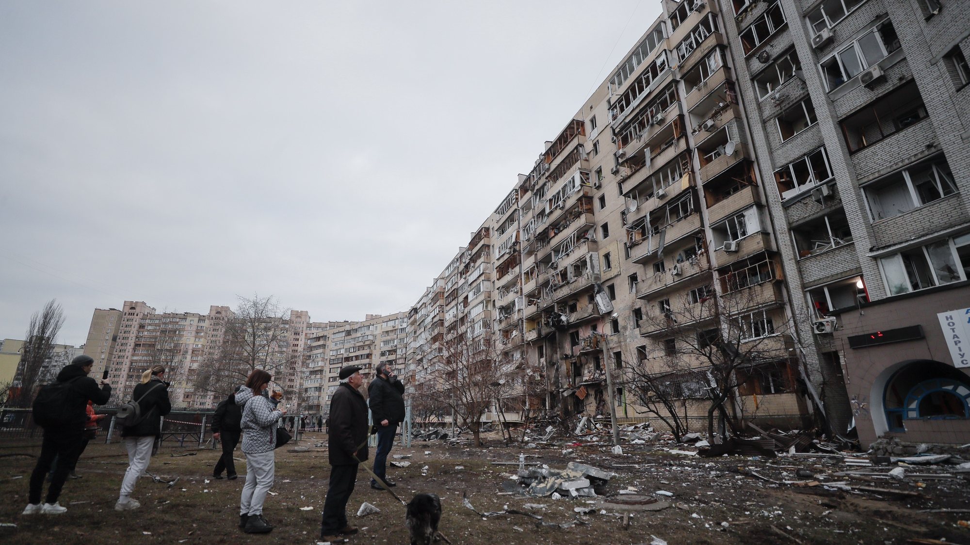 Uma área residencial em Kiev durante a madrugada de 25 de fevereiro de 2022