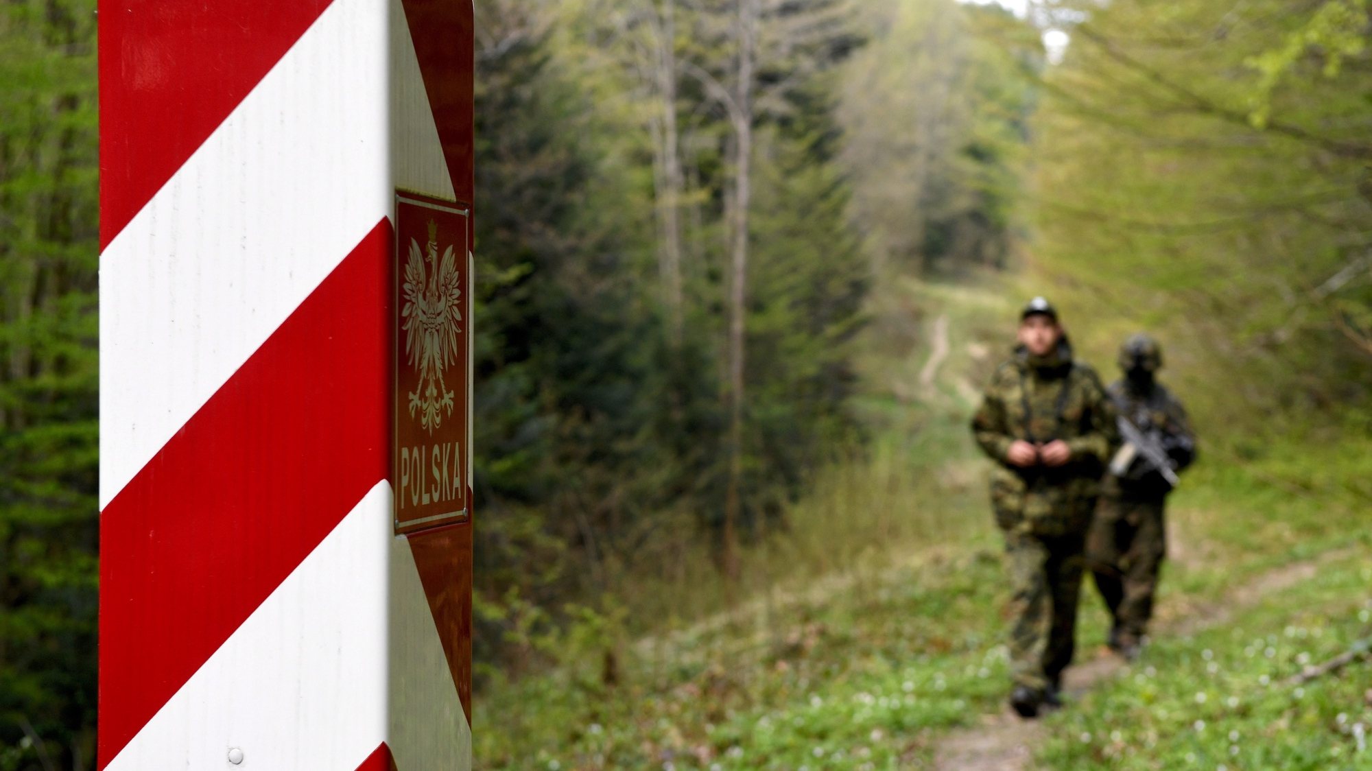 Patrulha de militares polacos na fronteira com a polónia e a Ucrânia