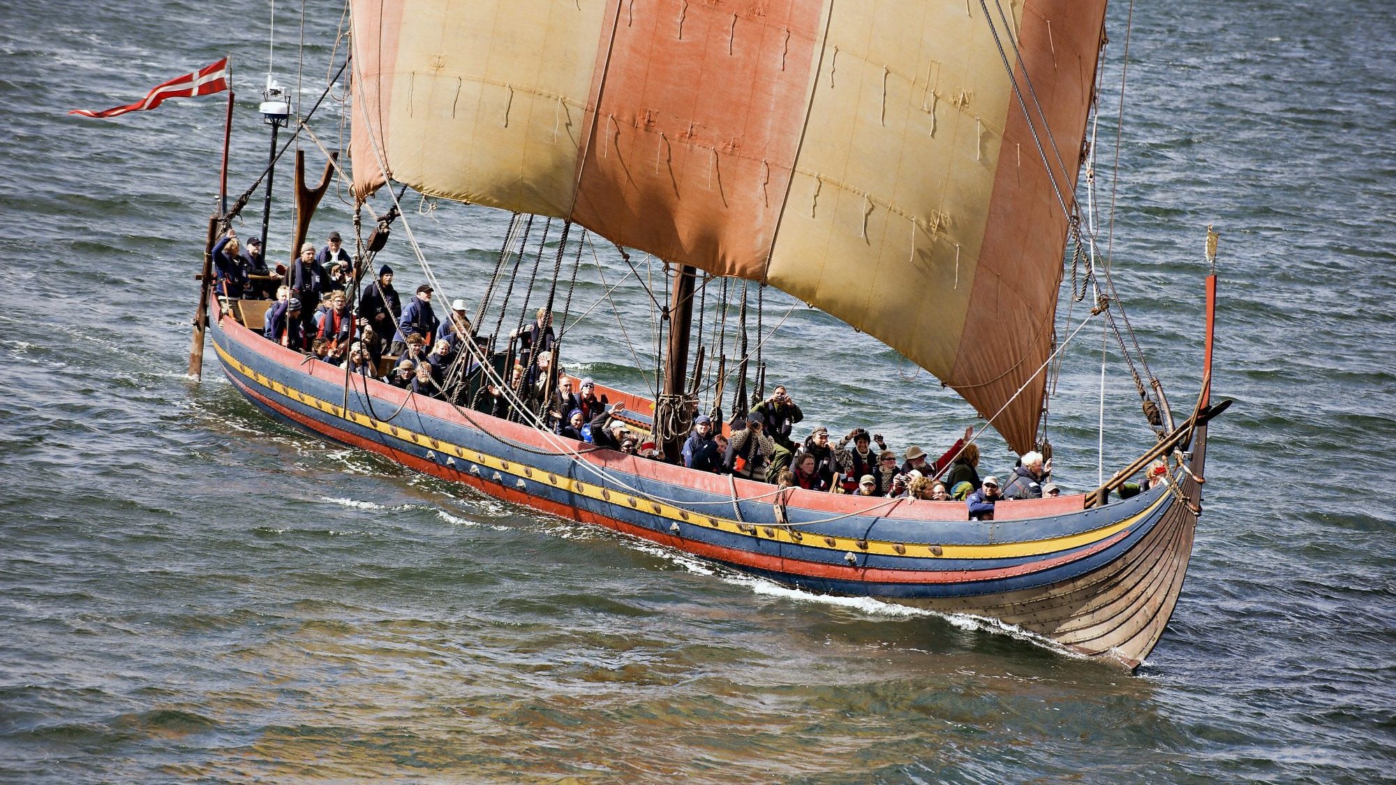 Reconstrução moderna de um navio viking