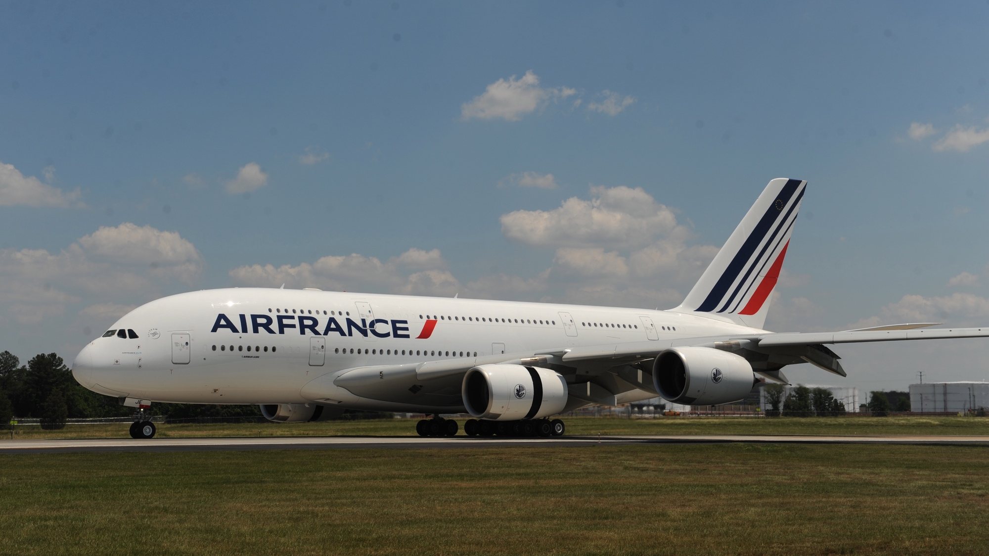 epa08435463 (FILE) - An Air France Airbus A380, the world&#039;s largest passenger aircraft, arrives after the first commercial flight from Paris to Washington, at Washington Dulles International Airport, in Sterling, Virginia, USA, 06 June 2011 (reissued 21 May 2020). According to media reports, Air France is to immediately phase out their A380 fleet. The move was initiallay slated for 2022, but was introduced earlier due to declining passenger numbers amid the COVID-19 crisis.  EPA/MICHAEL REYNOLDS *** Local Caption *** 02769414