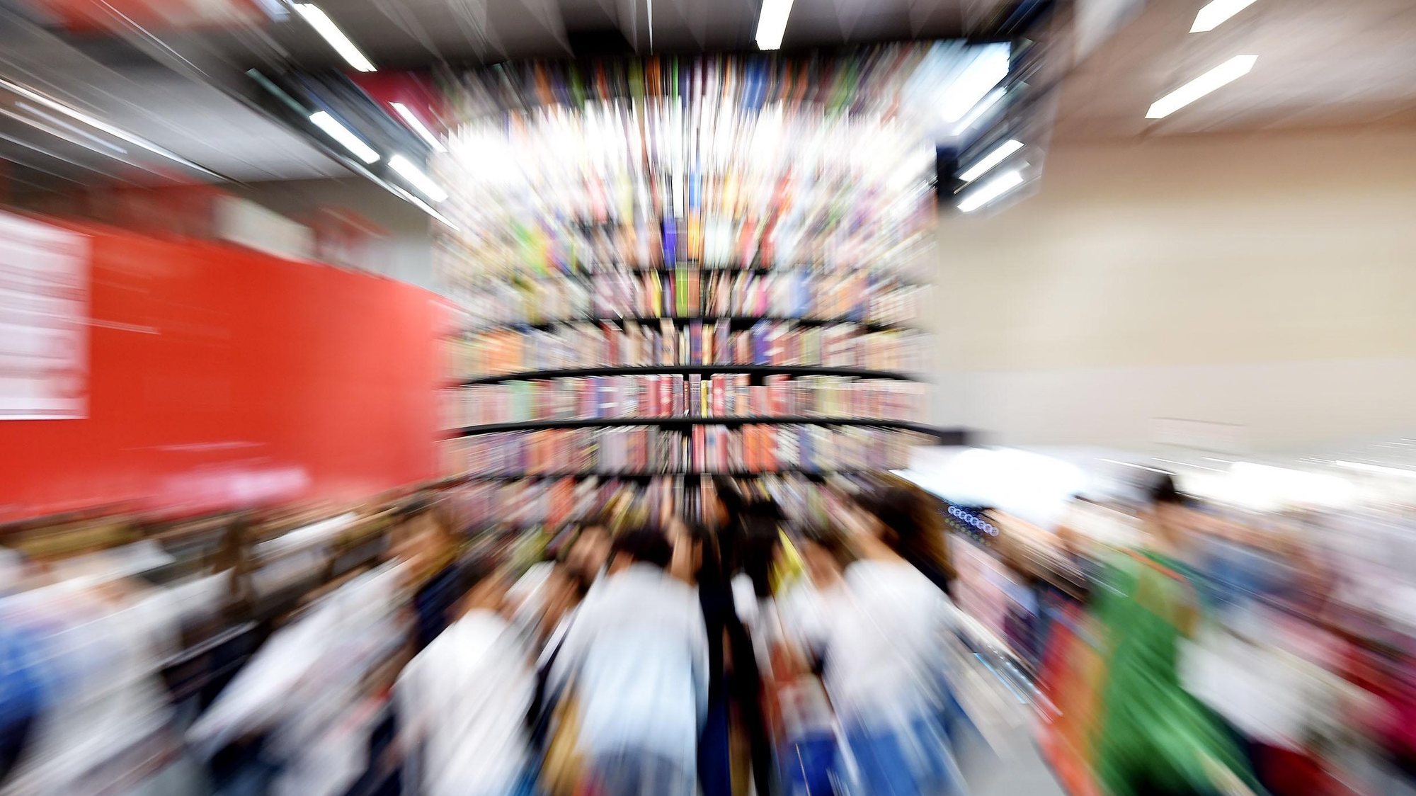 epa06728453 Visitors attend the 31st Turin International Book Fair in Turin, Italy, 11 May 2018. The Turin International Book Fair running from 10 to 14 May is the largest book fair in Italy.  EPA/ALESSANDRO DI MARCO
