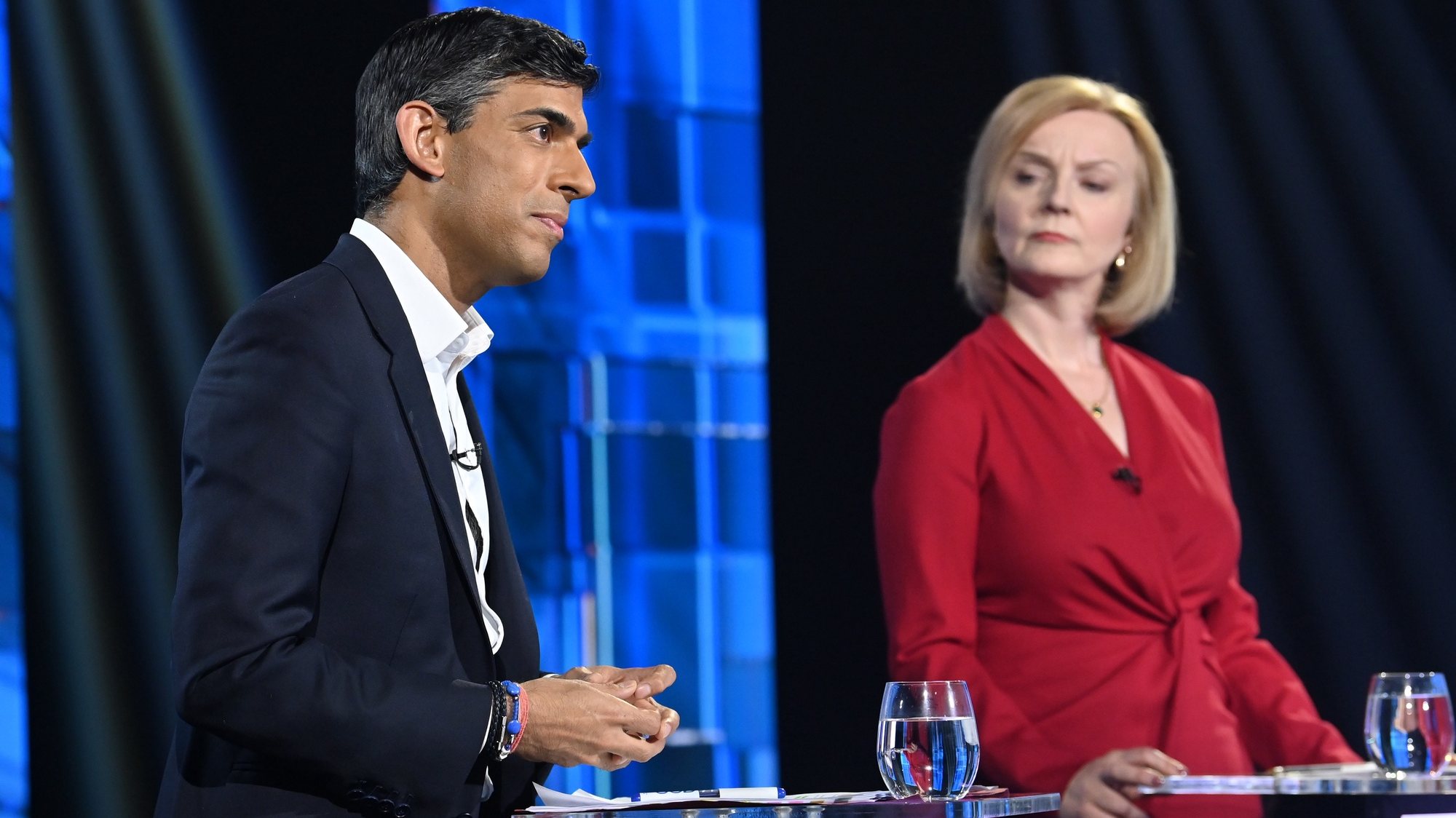 epa10076465 A handout photo made available by ITV shows Conservative leadership candidates Rishi Sunak and Liz Truss (R) during &#039;Britain&#039;s Next Prime Minister: The ITV Debate&#039; at Riverside Studios in London, Britain, 17 July 2022.  EPA/JONATHAN HORDLE / ITV / HANDOUT MANDATORY CREDIT: JONATHAN HORDLE / ITV / ONE MONTH FREE EDITORIAL USE / HANDOUT EDITORIAL USE ONLY/NO SALES/NO ARCHIVES