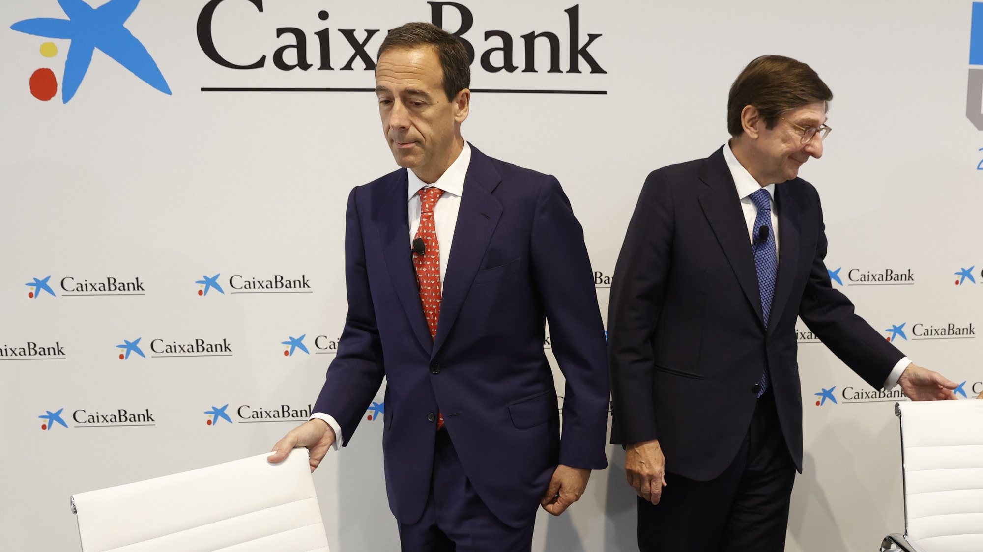 epa09952427 CaixaBank president Jose Ignacio Goirigolzarri (R) and CaixaBank&#039;s CEO Gonzalo Gortazar (L) attend a press conference for the presentation of the bank&#039;s strategic plan for 2022-2024, in Madrid, Spain, 17 May 2022. CaixaBank will become Spain&#039;s biggest bank after the merger with Bankia and La Caixa, which is foreseen, over the course of the plan, to have a profitability of 12 percent and a target of generating capital of approximately nine billion euro.  EPA/JUAN CARLOS HIDALGO