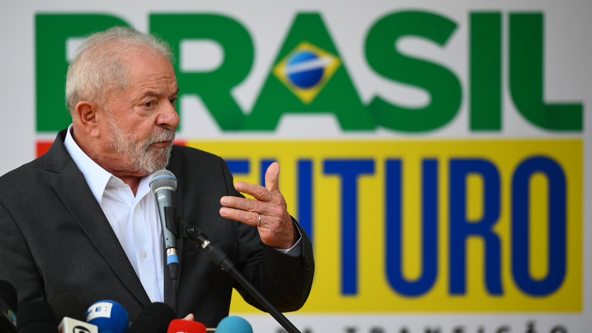 epa10344680 Brazil&#039;s President-elect Luiz Inacio Lula da Silva gives a press conference at the Government Transitional Cabinet in Brasilia, Brazil, 02 December 2022.  EPA/Andre Borges