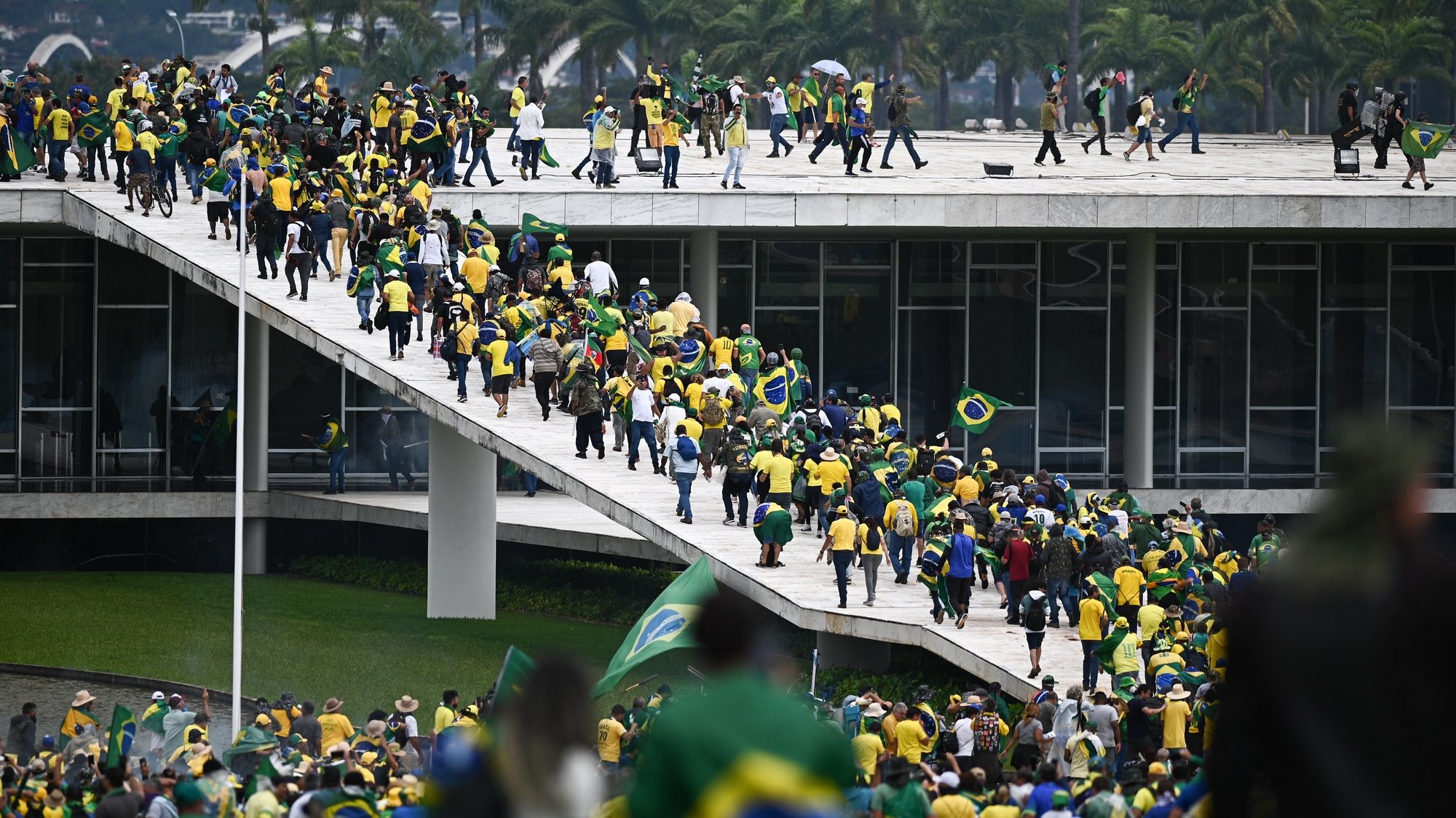 epa10396233 Bolsonaro supporters storm the National Congress in Brasilia, Brazil, 08 January 2023. Hundreds of supporters of former Brazilian President Jair Bolsonaro invaded the headquarters of the National Congress, and also Supreme Court and the Planalto Palace, seat of the Presidency of the Republic, in a demonstration calling for a military intervention to overthrow President Luiz Inacio Lula da Silva. The crowd broke through the cordons of security forces and forced their way to the roof of the buildings of the Chamber of Deputies and the Senate, and some entered inside the legislative headquarters.  EPA/ANDRE BORGES