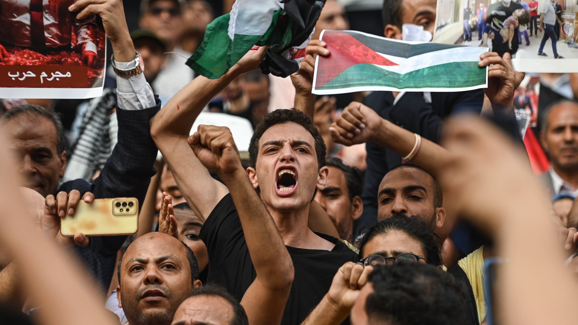Egípcios expressam solidariedade aos palestinos, pedem posição de