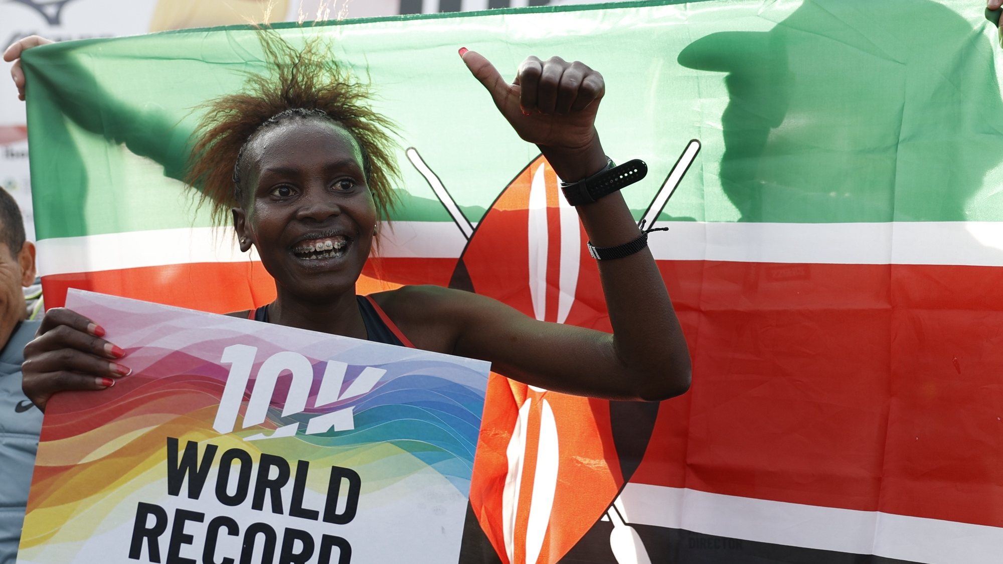 epa11075752 The Kenyan athlete Agnes Jebet Ngetich broke the 10K world record with a time of 28:45 min in the 10K Valencia Ibercaja, beating the record held by Yalemzerf Yehualaw, in Valencia, Spain,  14 January 2024.  EPA/BIEL ALINO