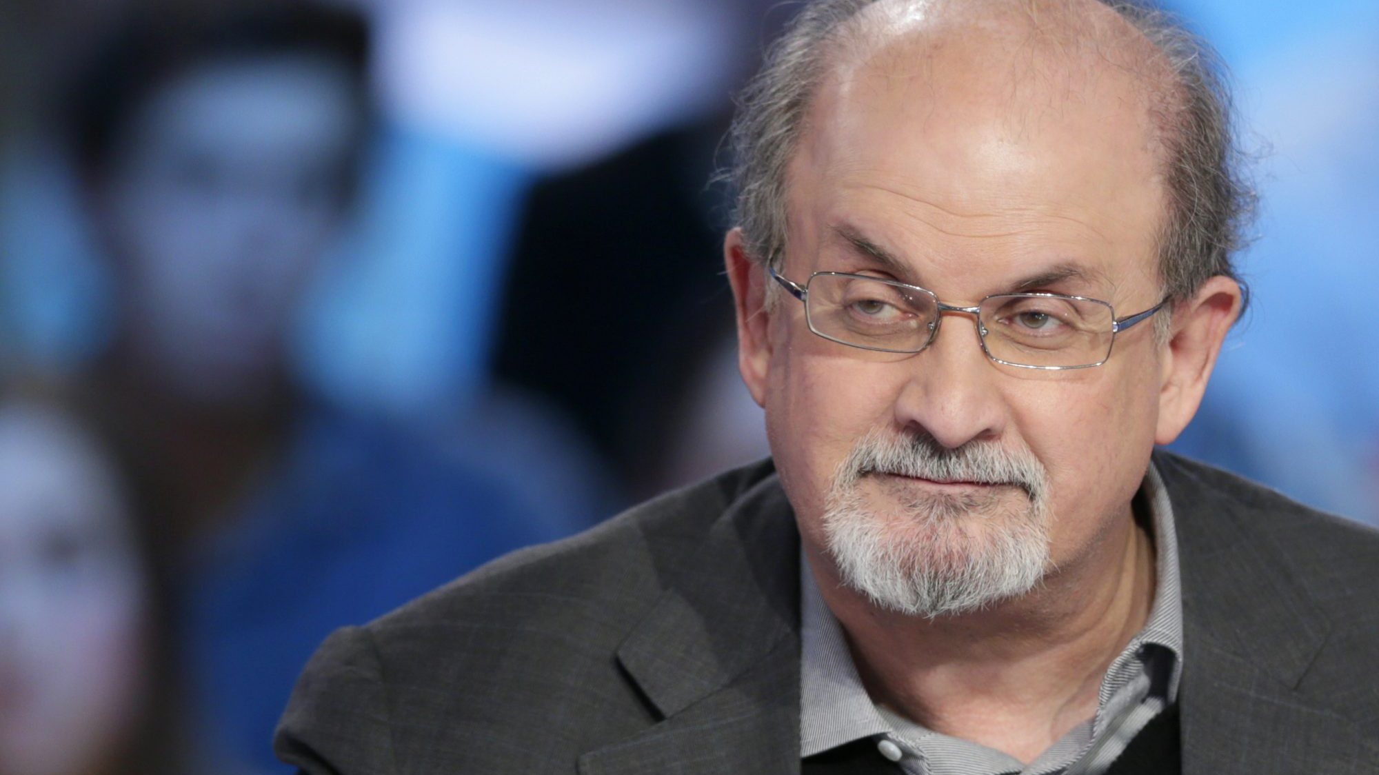 Salman Rushdie foi alvo de um ataque em agosto de 2022, que o deixou cego de um olho