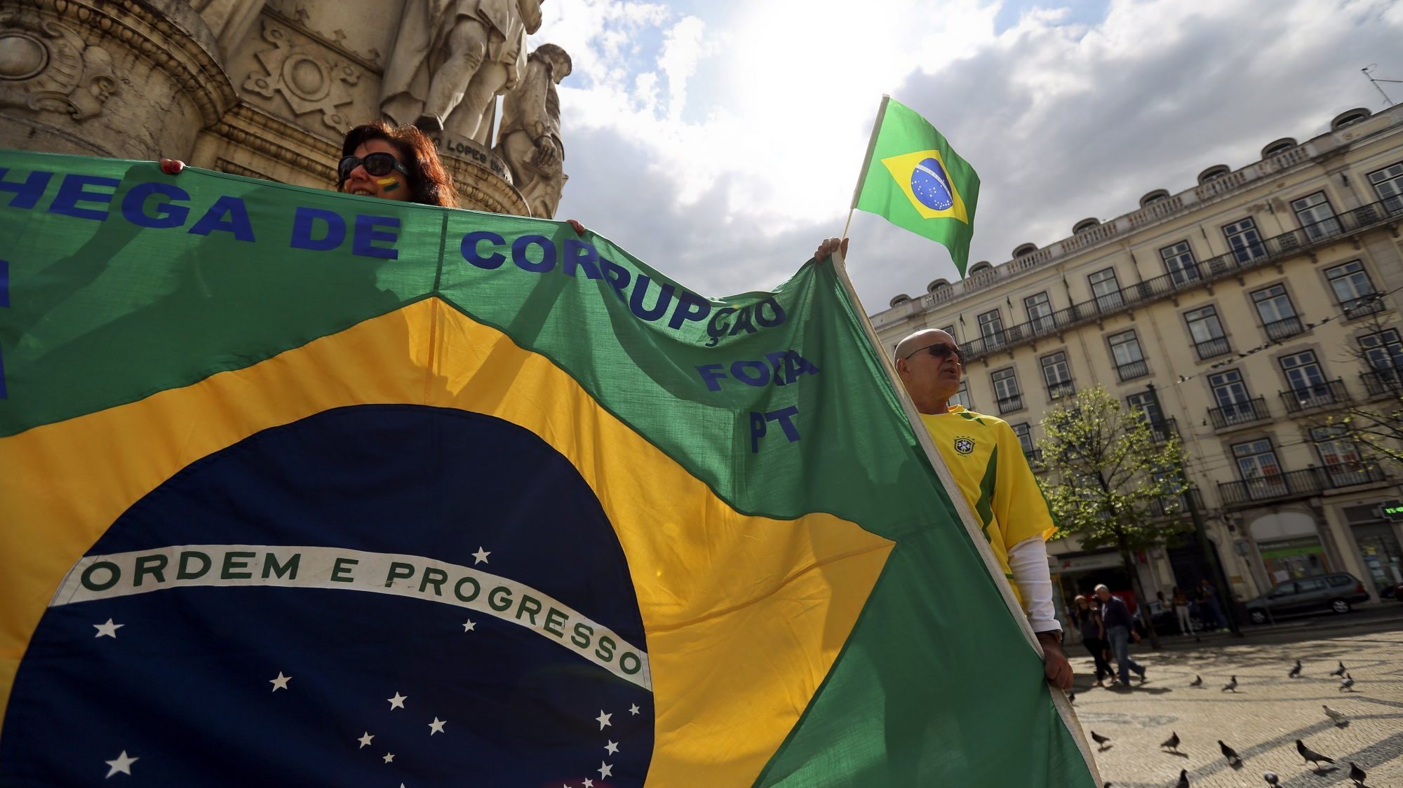 A 19 de setembro de 2022, o cônsul-geral do Brasil em Lisboa, confirmou a greve dos funcionários contratados localmente por aquela representação diplomática