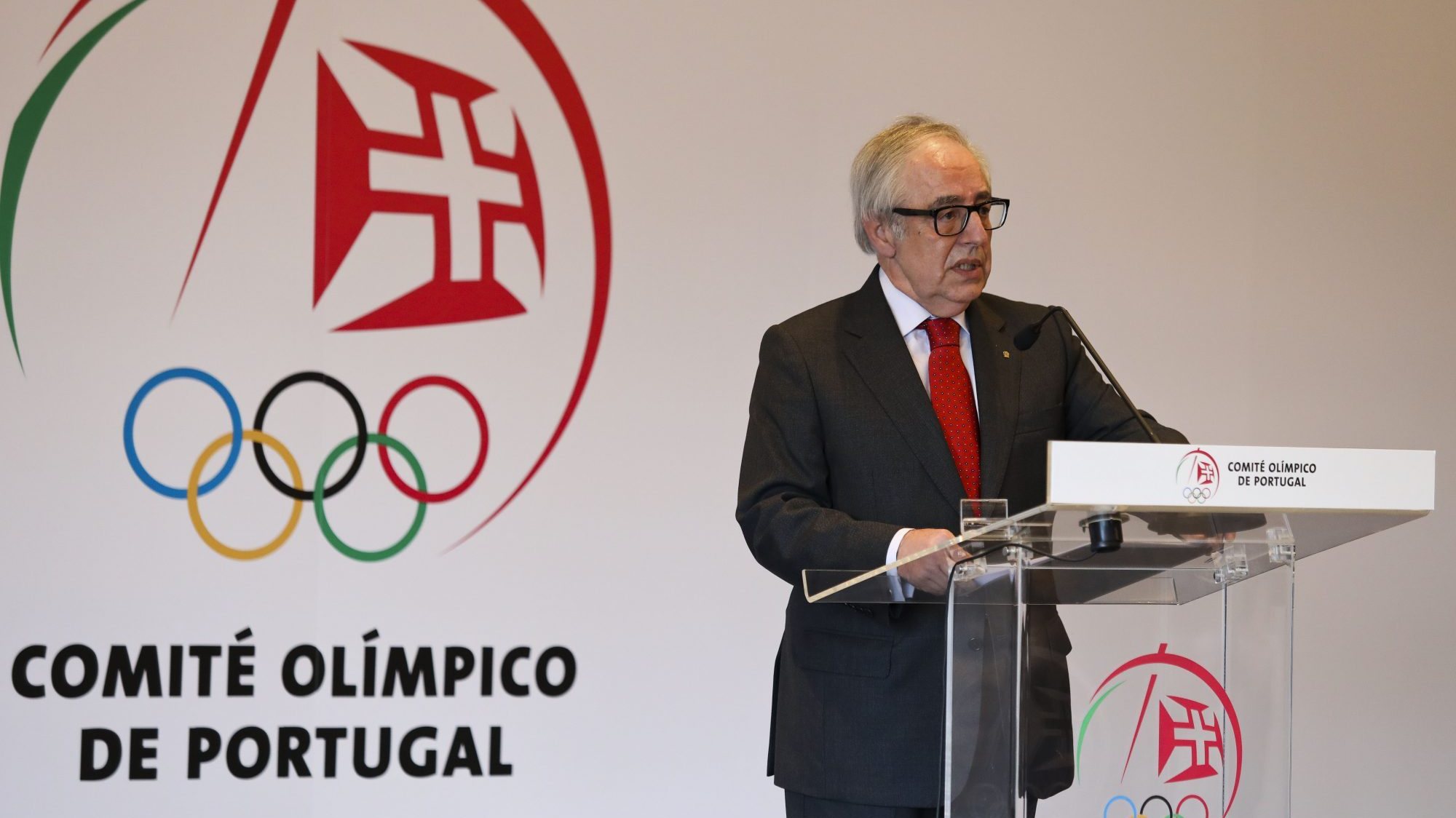 &quot;Não sou capaz de antecipar as medidas que o desporto poderá eventualmente vir a adotar&quot;, afirmou José Manuel Constantino, presidente do Comité Olímpico de Portugal