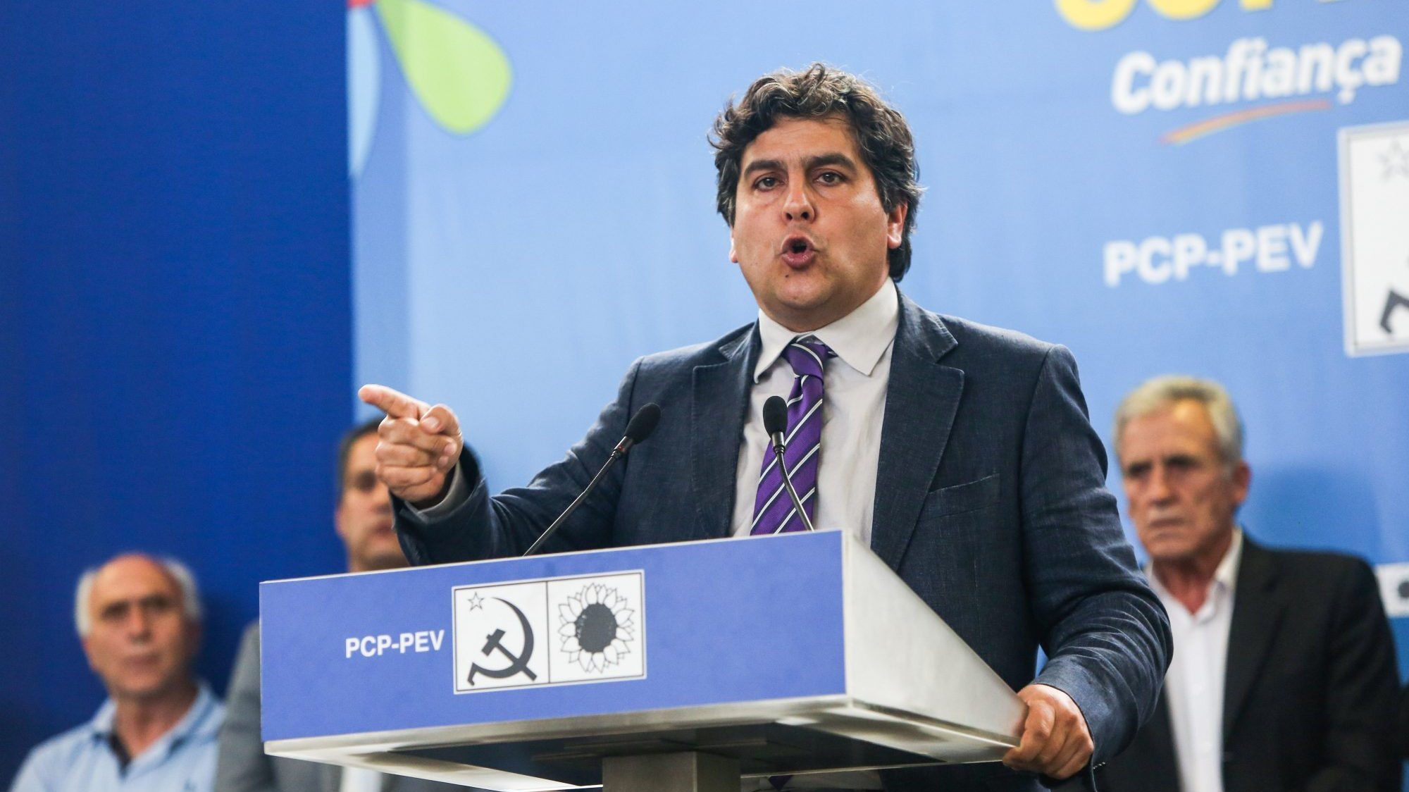 Os deputados sociais-democratas na Assembleia Municipal de Loures instam Bernardino Soares a sensibilizar os dirigentes do seu partido
