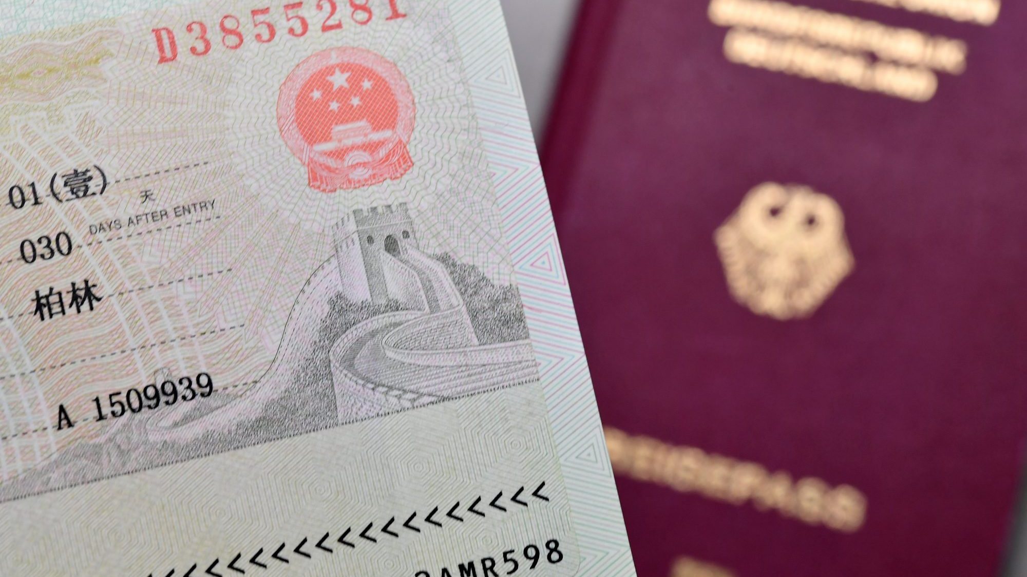 Em janeiro, os Estados Unidos 'bateram' a China no número de vistos 'gold' atribuídos