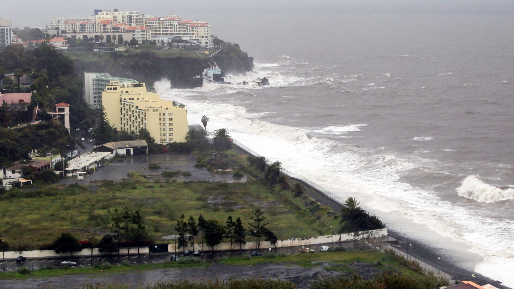A costa do Funchal será atingida por ventos entre os 51 e os 62 quilómetros por hora, e vai-se manter até terça-feira.