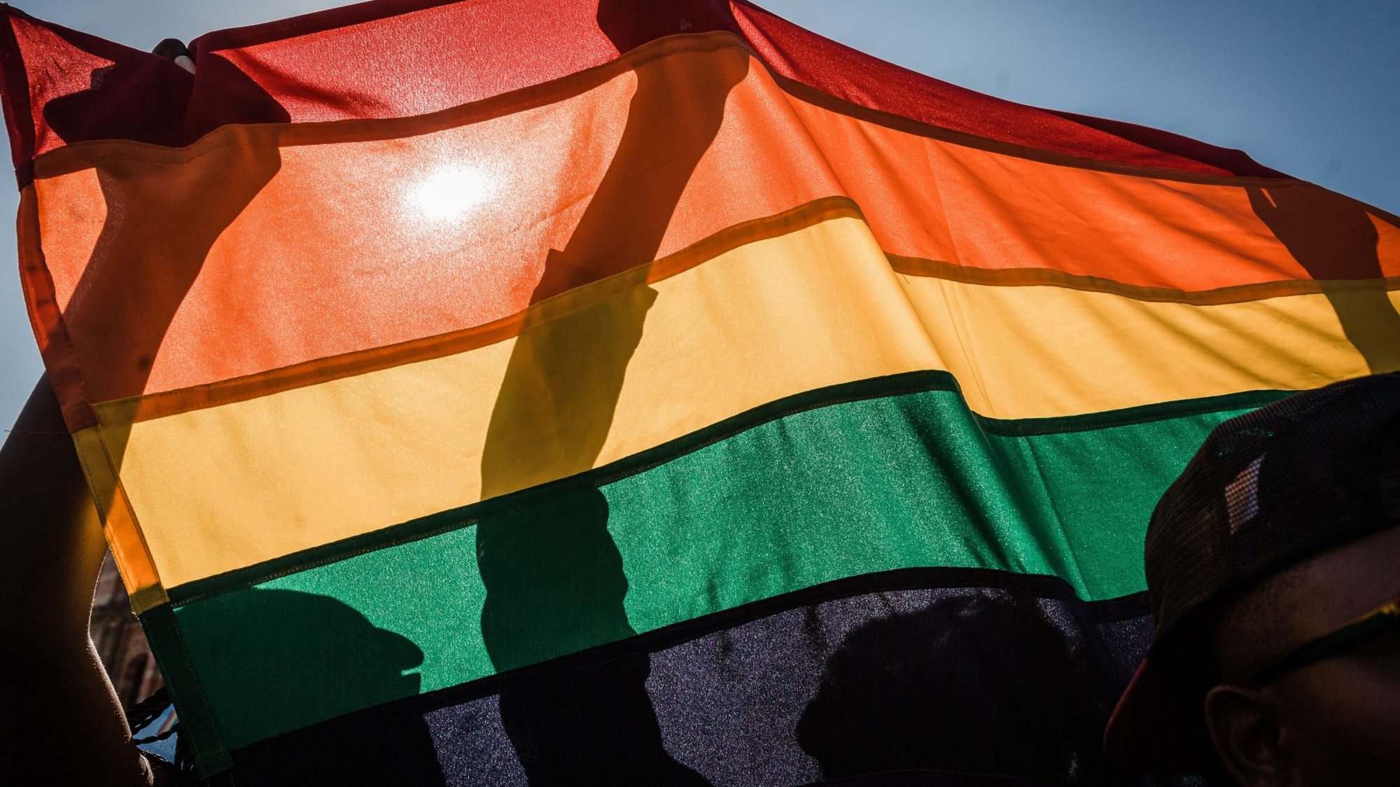 O primeiro-ministro, Luís Montenegro, assinala esta sexta-feira o Dia Internacional de Luta contra a Homofobia, Transfobia e Bifobia com o compromisso para com um país mais justo