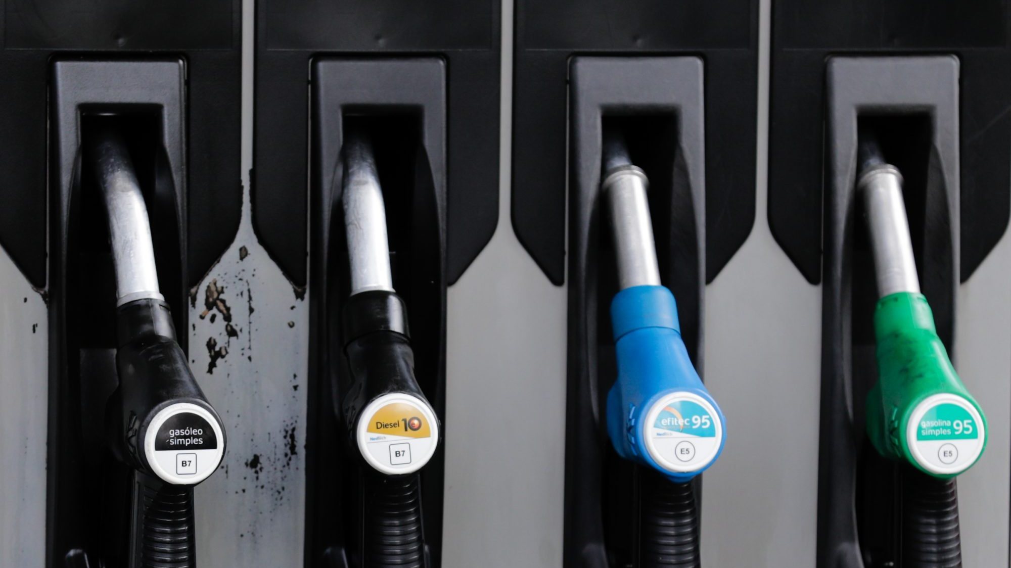 Em comparação com a semana passada, o preço eficiente aumentou 0,9% para a gasolina e 0,6% para o gasóleo