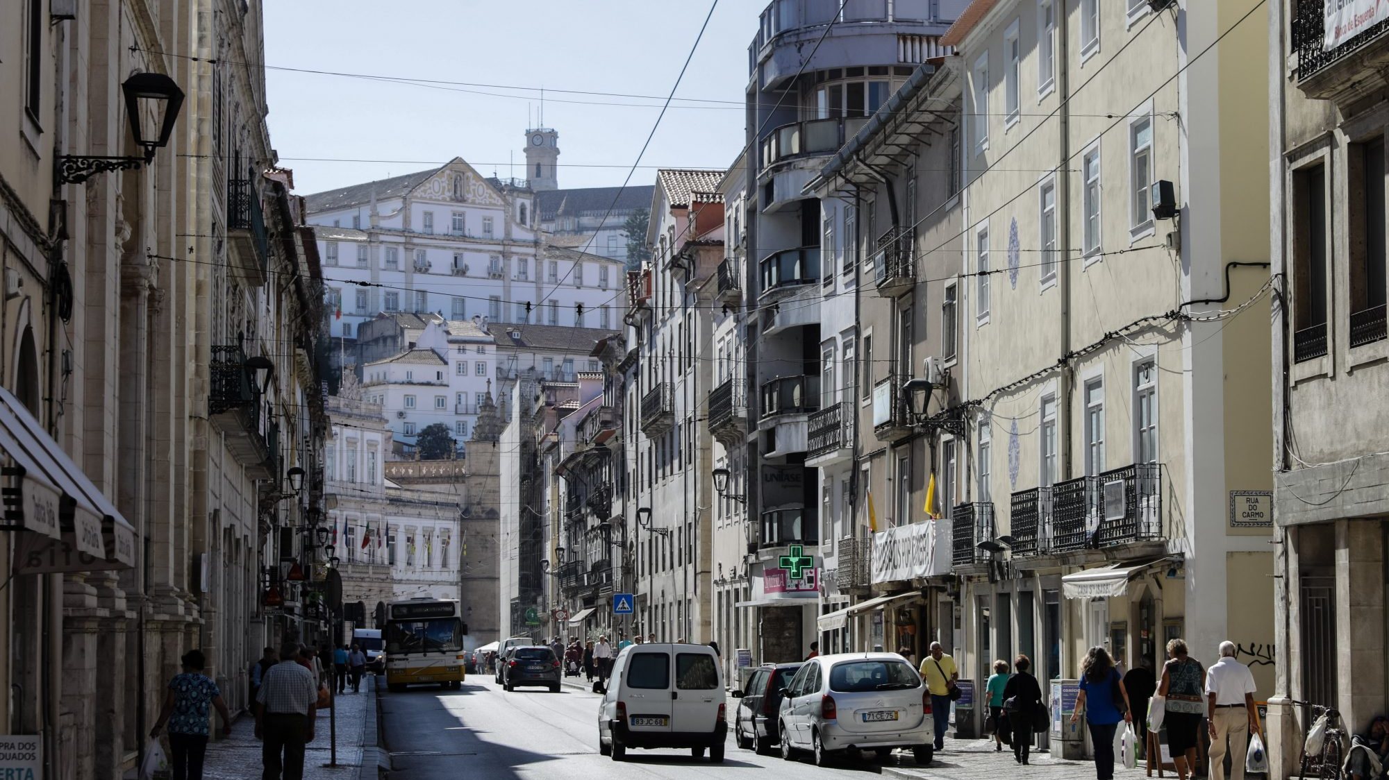 O município de Coimbra esclarece que a propaganda política ou eleitoral não está sujeita a licenciamento, autorização ou outro ato permissivo, mas apenas ao cumprimento da legislação aplicável