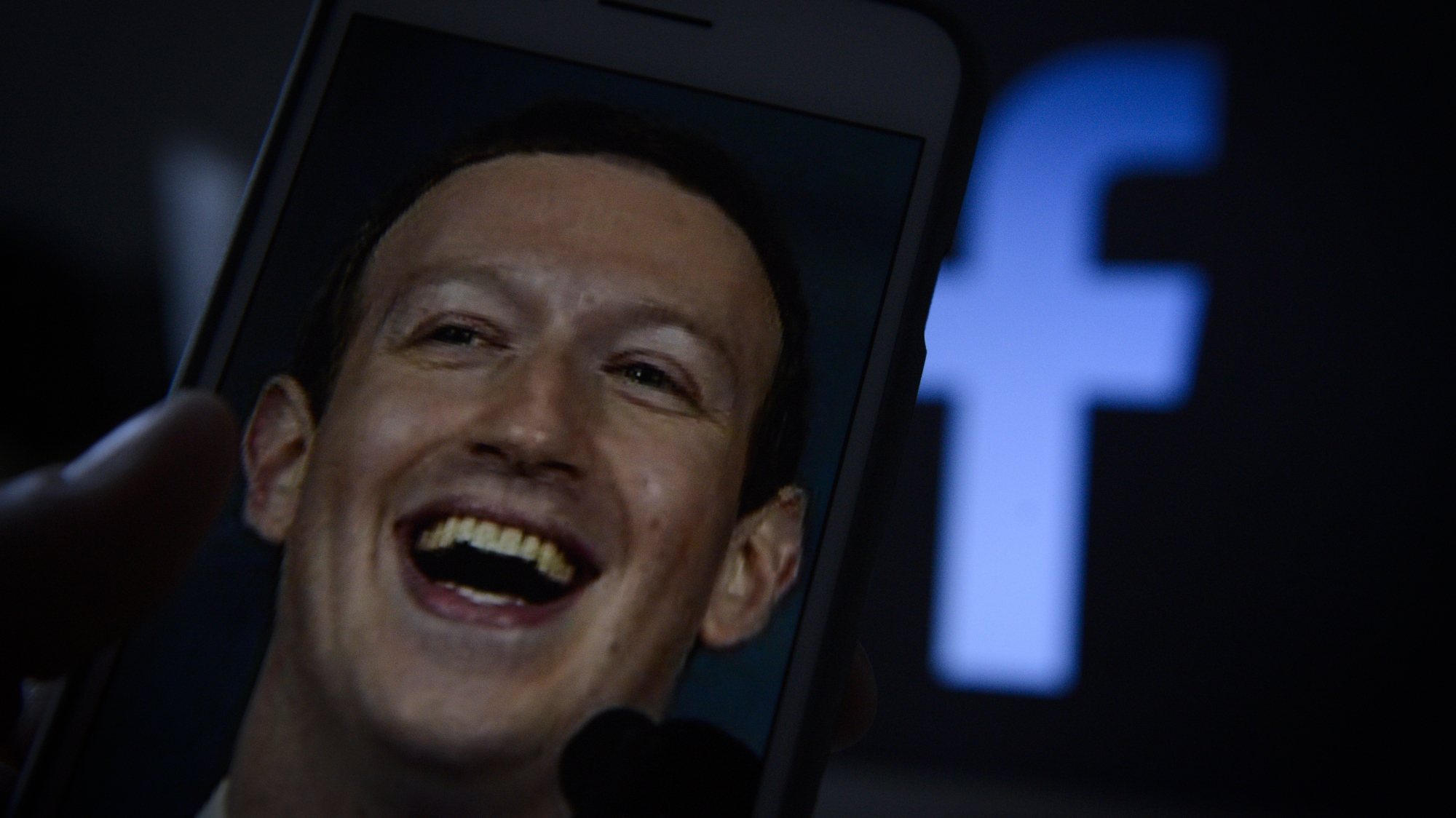 Mark Zuckerberg é fundador do Facebook, que comprou o Instagram.