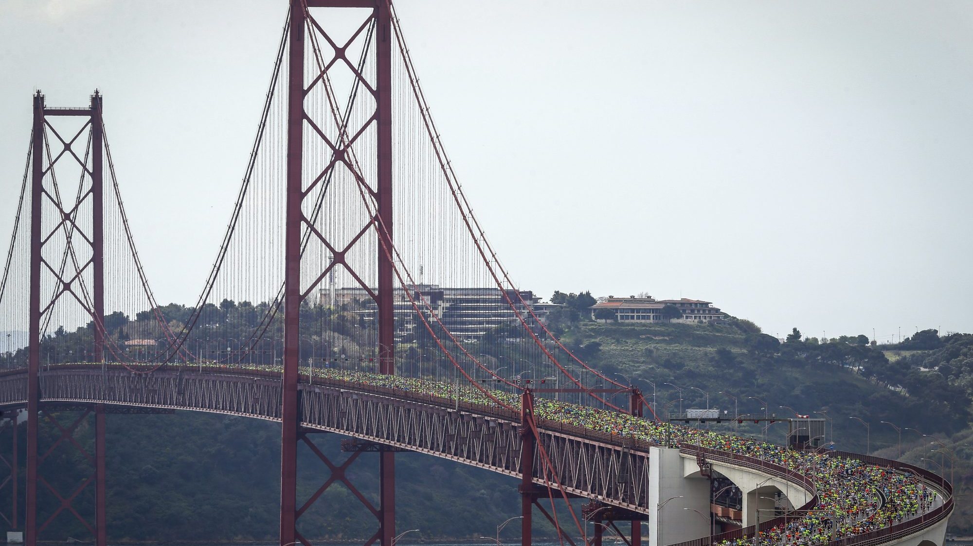 A prova lisboeta, que parte da Ponte 25 de Abril, em Almada, foi recalendarizada pela quarta vez.
