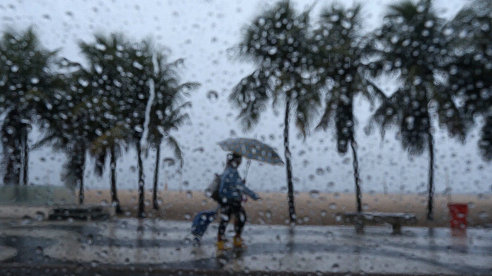 O mau tempo atingiu uma grande faixa da costa atlântica do estado do Rio de Janeiro