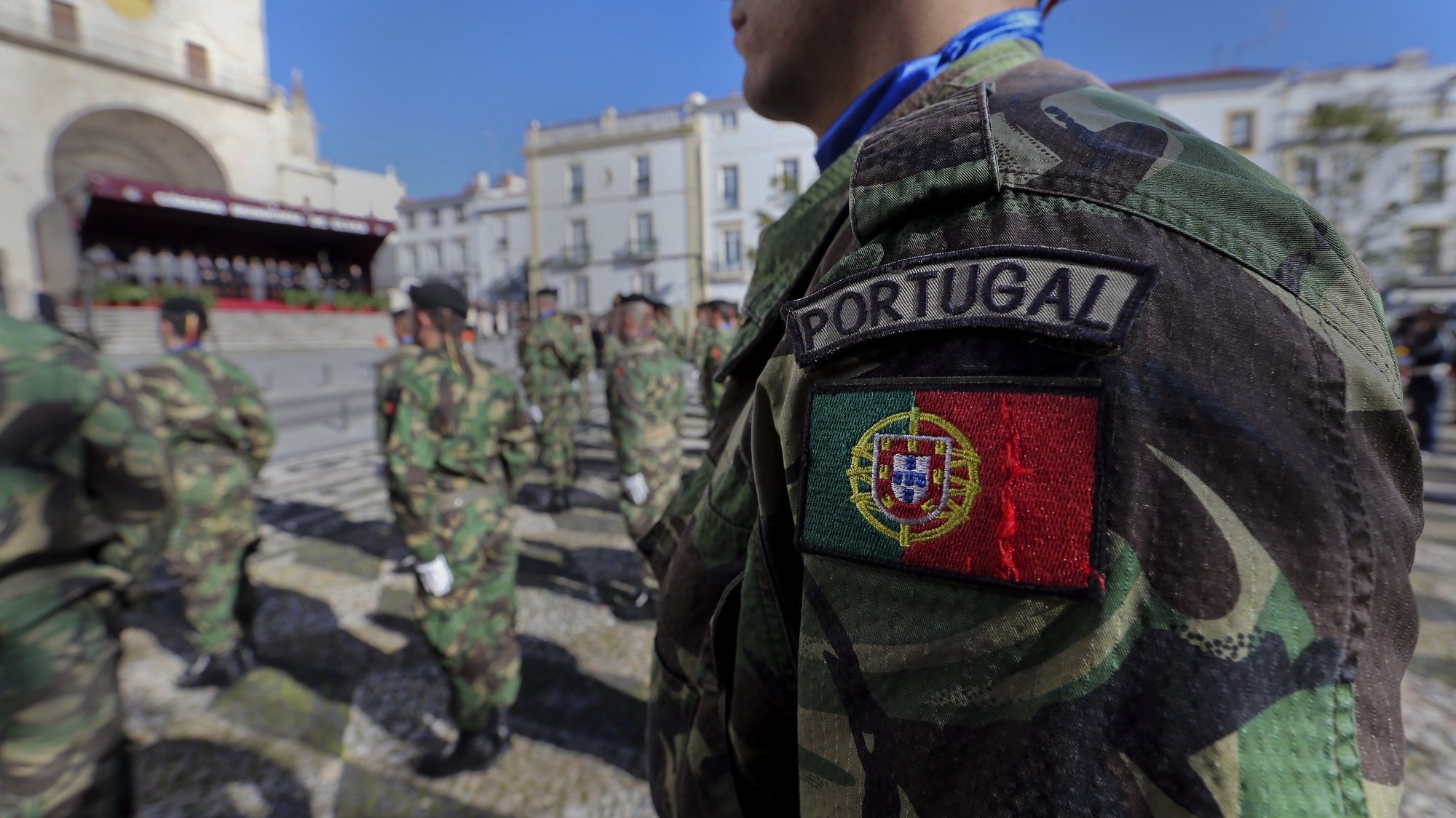 Forças militares formadas na Praça de República, durante a cerimónia comemorativa do 358.º aniversário da Batalha das Linhas de Elvas. Elvas, 14 de janeiro de 2017. NUNO VEIGA/LUSA