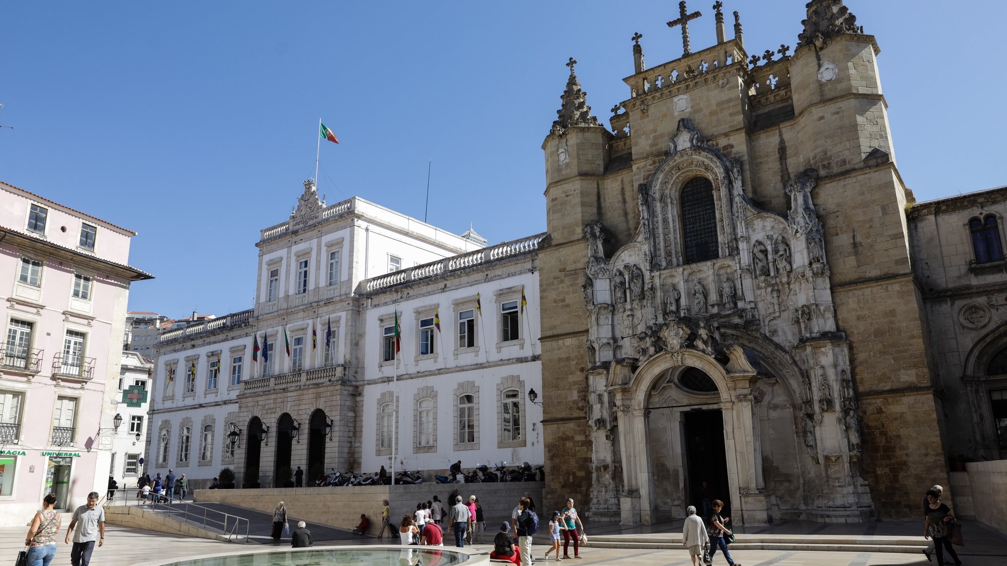 Edifício da Câmara Municipal de coimbra e Igreja de Santa Cruz, em Coimbra 12 de setembro de 2017. PAULO NOVAIS/LUSA