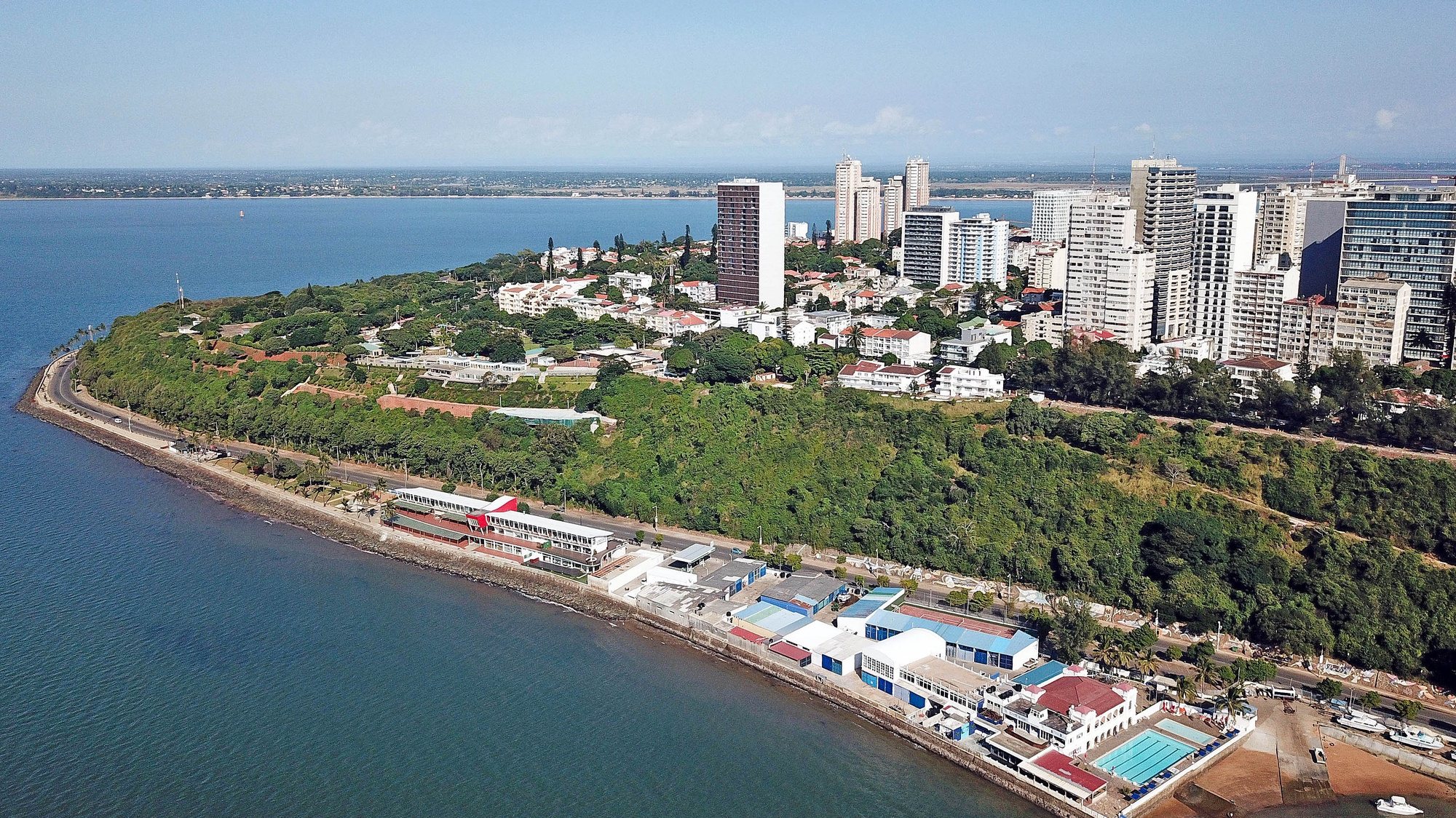 Fotografia aérea sobre a Ponta Vermelha, em Maputo, Moçambique, 19 de abril de 2020. ANTÓNIO SILVA/LUSA