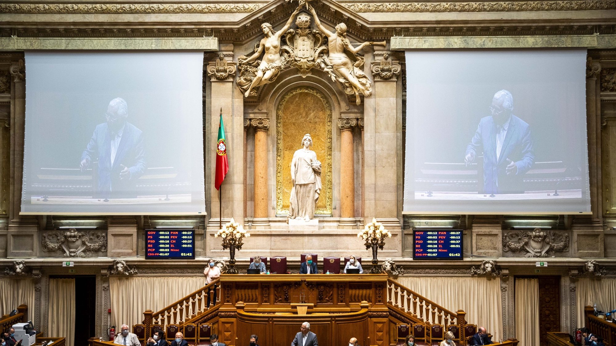 O primeiro-ministro, António Costa, usa da palavra durante o debate quinzenal, na Assembleia da República, em Lisboa, 03 de junho de 2020. JOSÉ SENA GOULÃO/LUSA