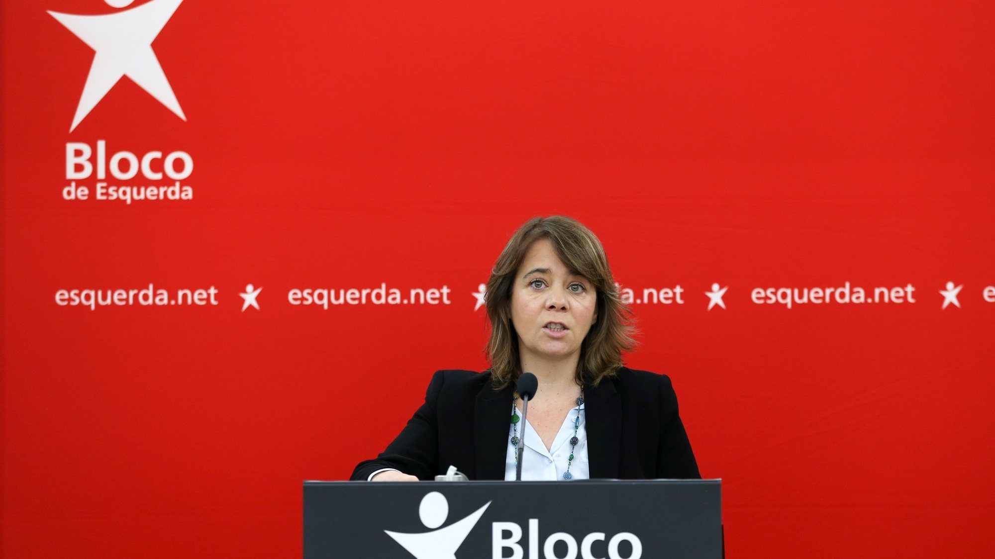 A coordenadora do Bloco de Esquerda (BE), Catarina Martins, durante a conferência de imprensa sobre medidas a adotar no quadro do Estado de Emergência, na sede do partido em Lisboa, 12 de novembro de 2020. MANUEL DE ALMEIDA/ LUSA
