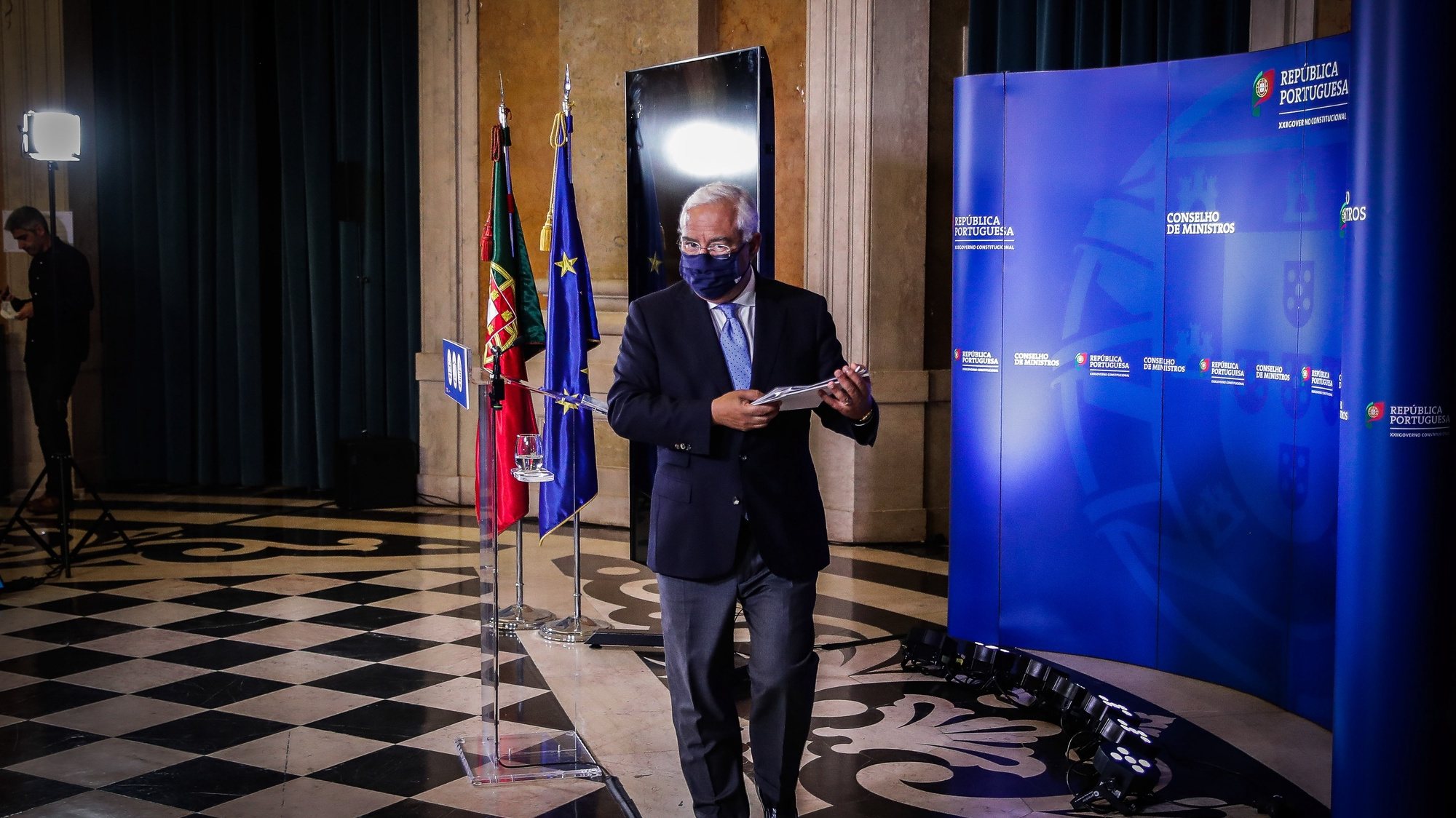 O primeiro-ministro, António Costa, apresenta em conferência de imprensa as conclusões da reunião do Conselho de Ministros extraordinária, realizada no Palácio Nacional da Ajuda, em Lisboa, 21 de novembro de 2020. MÁRIO CRUZ/LUSA