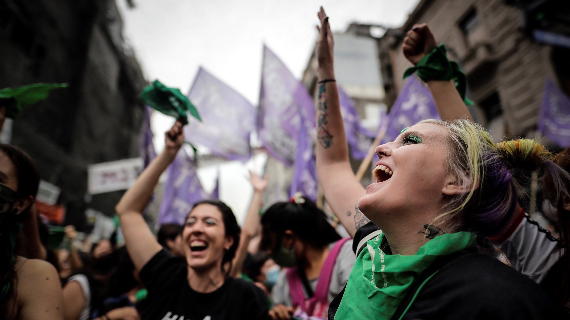 epa08876882 Women celebrate the approval of the new abortion law in front of the Congress, in Buenos Aires, Argentina, 11 December 2020. The new abortion bill would allow to get an abortion until the 14th week of pregnancy.  EPA/Juan Ignacio Roncoroni