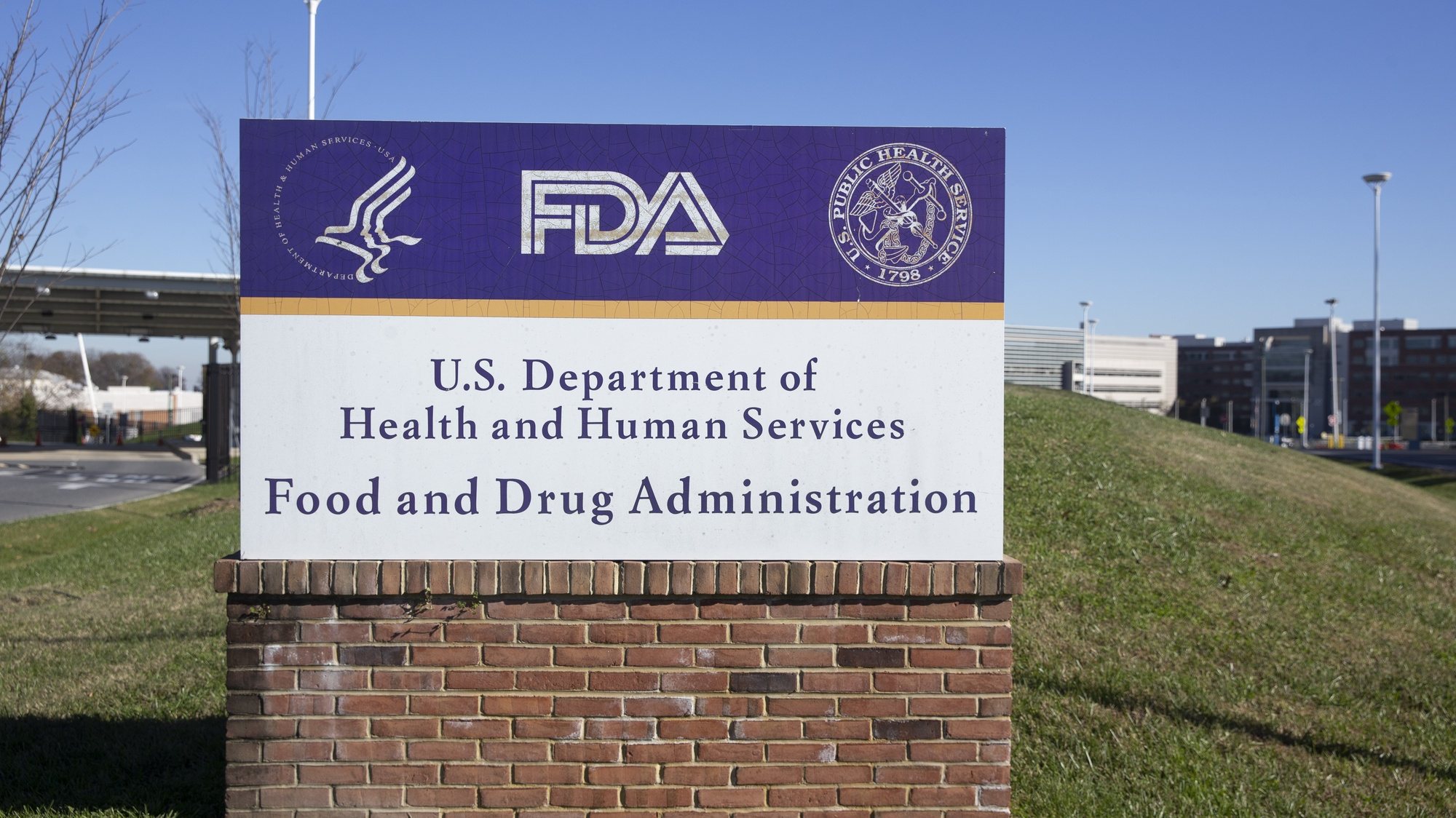 epa08831968 A United States Food and Drug Administration (FDA) sign is seen at the White Oak campus in Silver Spring, Maryland, USA, 20 November 2020. Pfizer Inc. and BioNTech SE are seeking authorization from regulators at the FDA to use their COVID-19 vaccine.  EPA/MICHAEL REYNOLDS