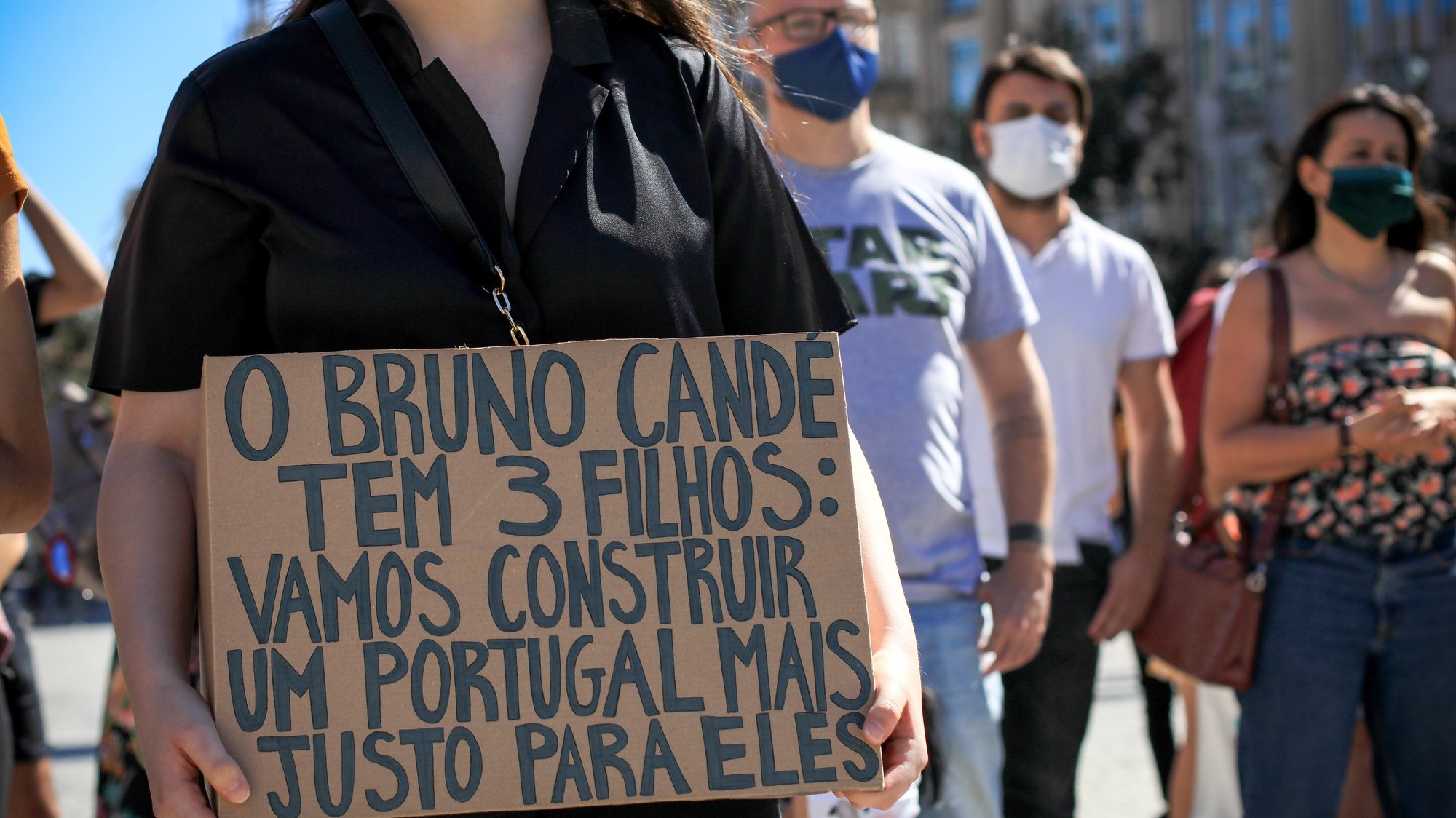 epa08579320 A demonstrator holds a banner with the words &#039;Bruno Cande has 3 children: let&#039;s build a fair Portugal for them&#039; during a demonstration against the death of actor Bruno Cande and the victims of racism, Porto, Portugal, 01 August 2020. 39 years old actor Bruno Cande was shot dead last 25th July in Lisbon.  EPA/MANUEL FERNANDO ARAUJO