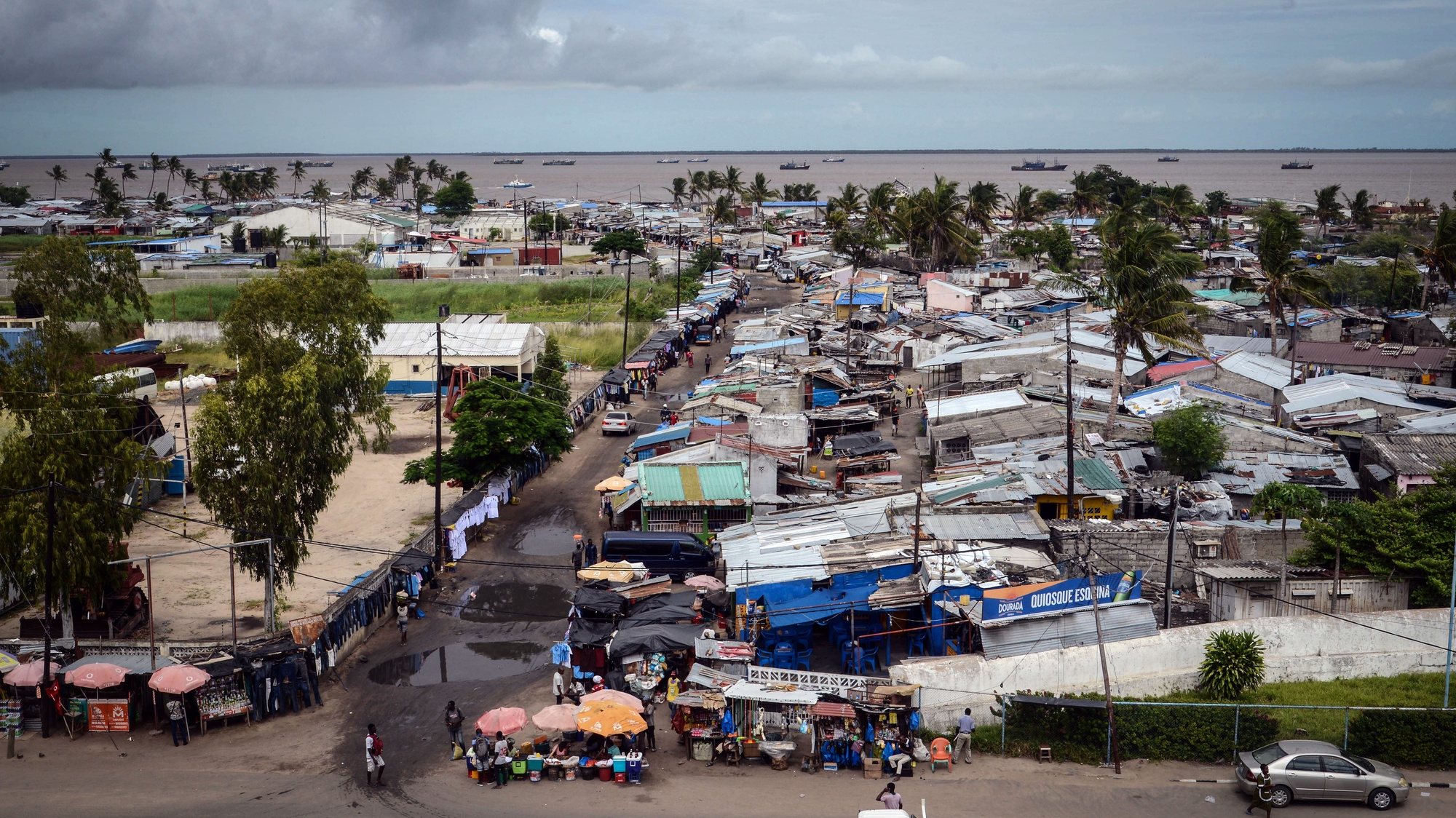 Bairro da Costa Nova afetado pelo ciclone Idai, Beira, Moçambique, 26 de fevereiro de 2020. A proteção costeira é a prioridade dos investimentos a realizar na cidade da Beira, centro de Moçambique, para prevenir novas ameaças naturais, quase um ano após o ciclone Idai. ANTÓNIO SILVA/LUSA