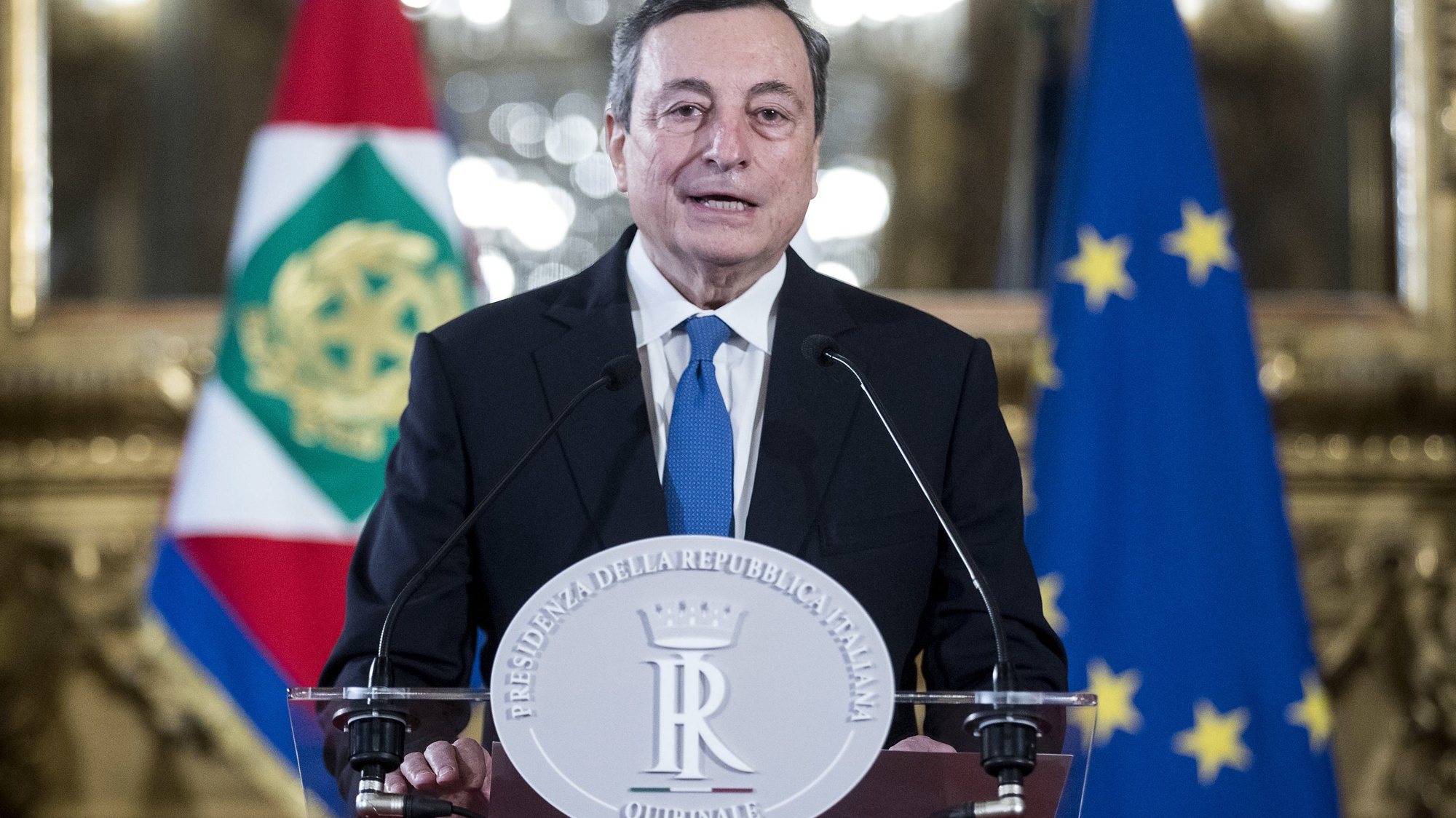 epa08984111 Former president of the European Central Bank (ECB) Mario Draghi delivers a speech after a meeting with the Italian President Sergio Mattarella at the Quirinal Palace in Rome, Italy, 03 February 2021. 2021. President Mattarella has summoned Draghi for a meeting seeking for a &#039;high-profile&#039; government. Mattarella, who said he was left with two choices, either calling snap elections or nominating a technical government, made the announcement after the ruling coalition failed to form a majority following Giuseppe Conte&#039;s resignation as prime minister.  EPA/ROBERTO MONALDO / POOL