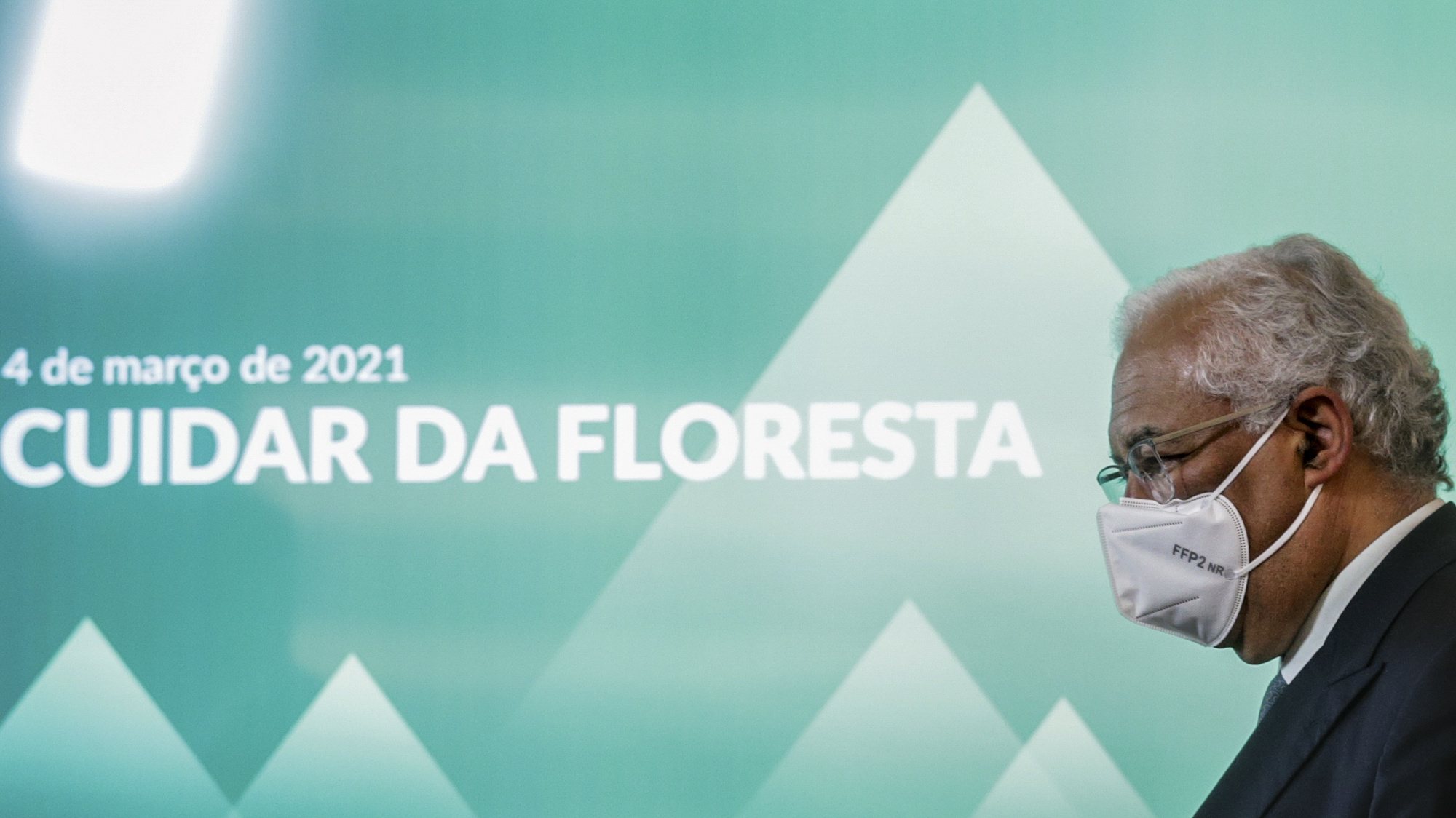 O primeiro-ministro, António Costa, à chegada para participar no briefing final do Conselho de Ministros temático exclusivamente dedicado às Florestas no antigo campo de tiro de Monsanto em Lisboa, 04 de março de 2021. TIAGO PETINGA/LUSA