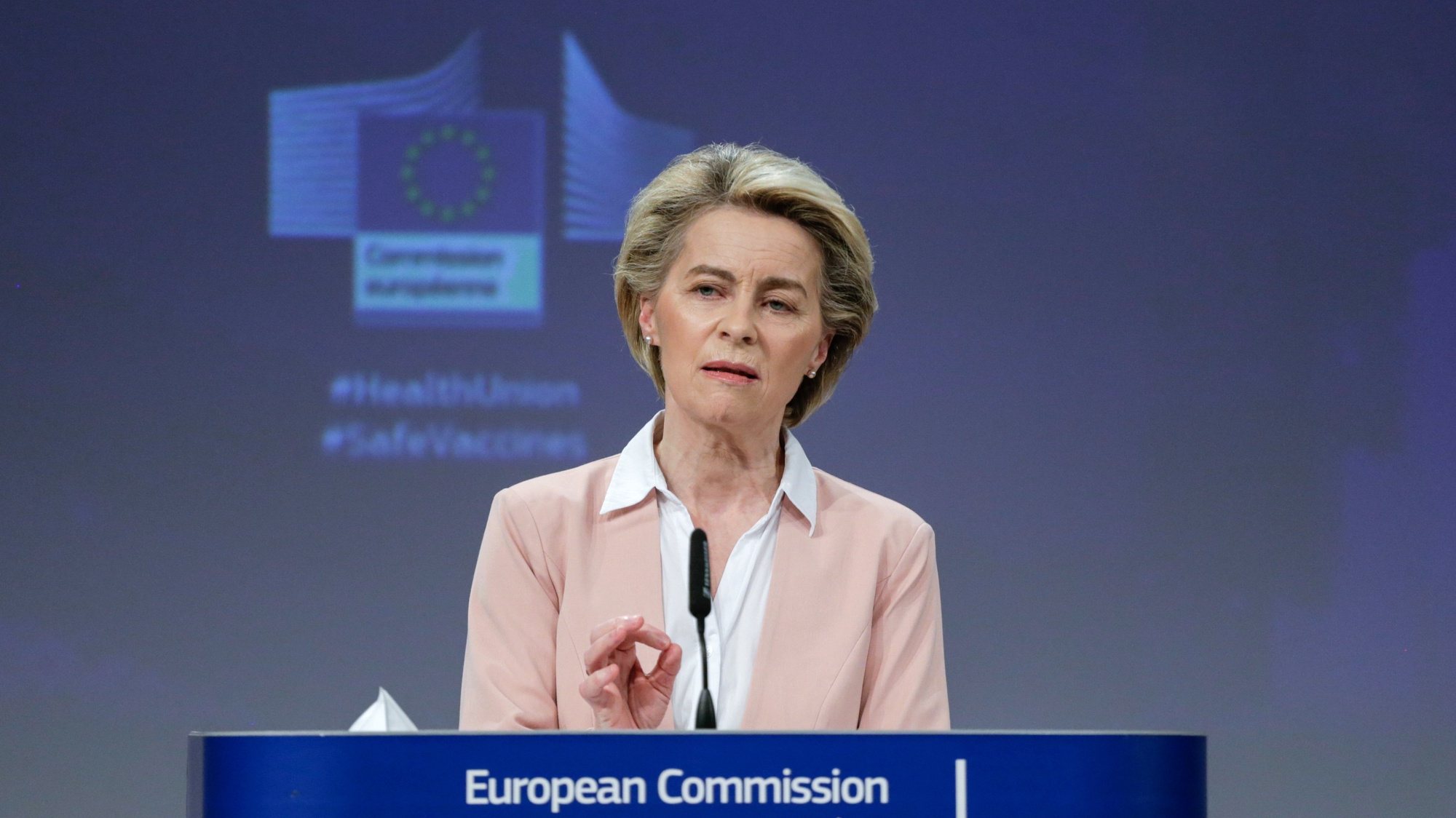 epa09018476 European Commission President Ursula von der Leyen gives a press conference on the HERA Incubator to anticipate the threat of the coronavirus variants at the European Commission Headquarters in Brussels, Belgium, 17 February 2021.  EPA/ARIS OIKONOMOU / POOL