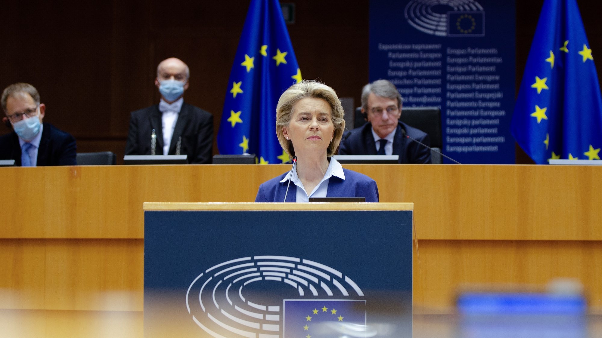 A presidente da Comissão Europeia, Ursula von der Leyen, intervém durante a cerimónia da assinatura de uma declaração conjunta sobre o Futuro da Europa, no Parlamento Europeu, em Bruxelas, Bélgica, 10 de Março de 2021. TONY DA SILVA/LUSA