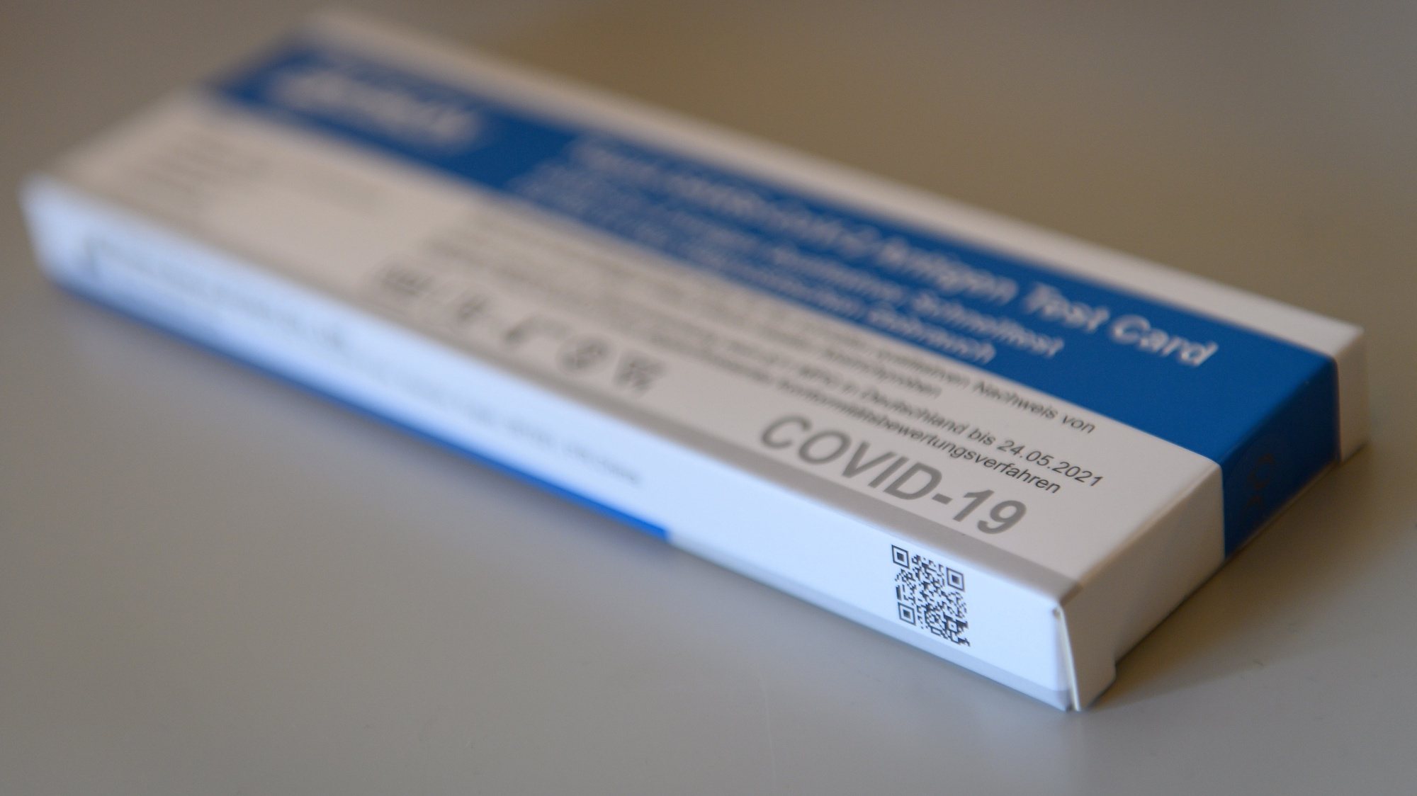 epa09099408 A COVID-19 rapid antigene self-test is seen in Garmisch-Partenkirchen, Germany, 26 March 2021. The widespread and regular use of self-tests is believed to be a key element to re-establish everyday life amid the ongoing pandemic of the COVID-19 disease caused by the SARS-CoV-2 coronavirus.  EPA/PHILIPP GUELLAND