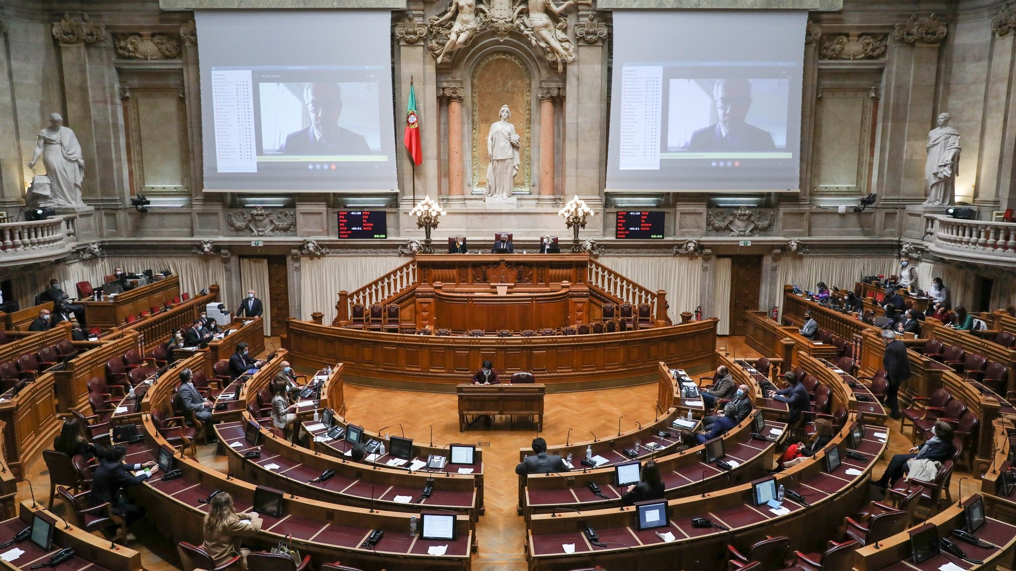 Deputados em videochamada durante a votação final global da despenalização da morte medicamente assistida, esta tarde na Assembleia da República, em Lisboa, 29 de janeiro de 2021. MIGUEL A. LOPES/LUSA
