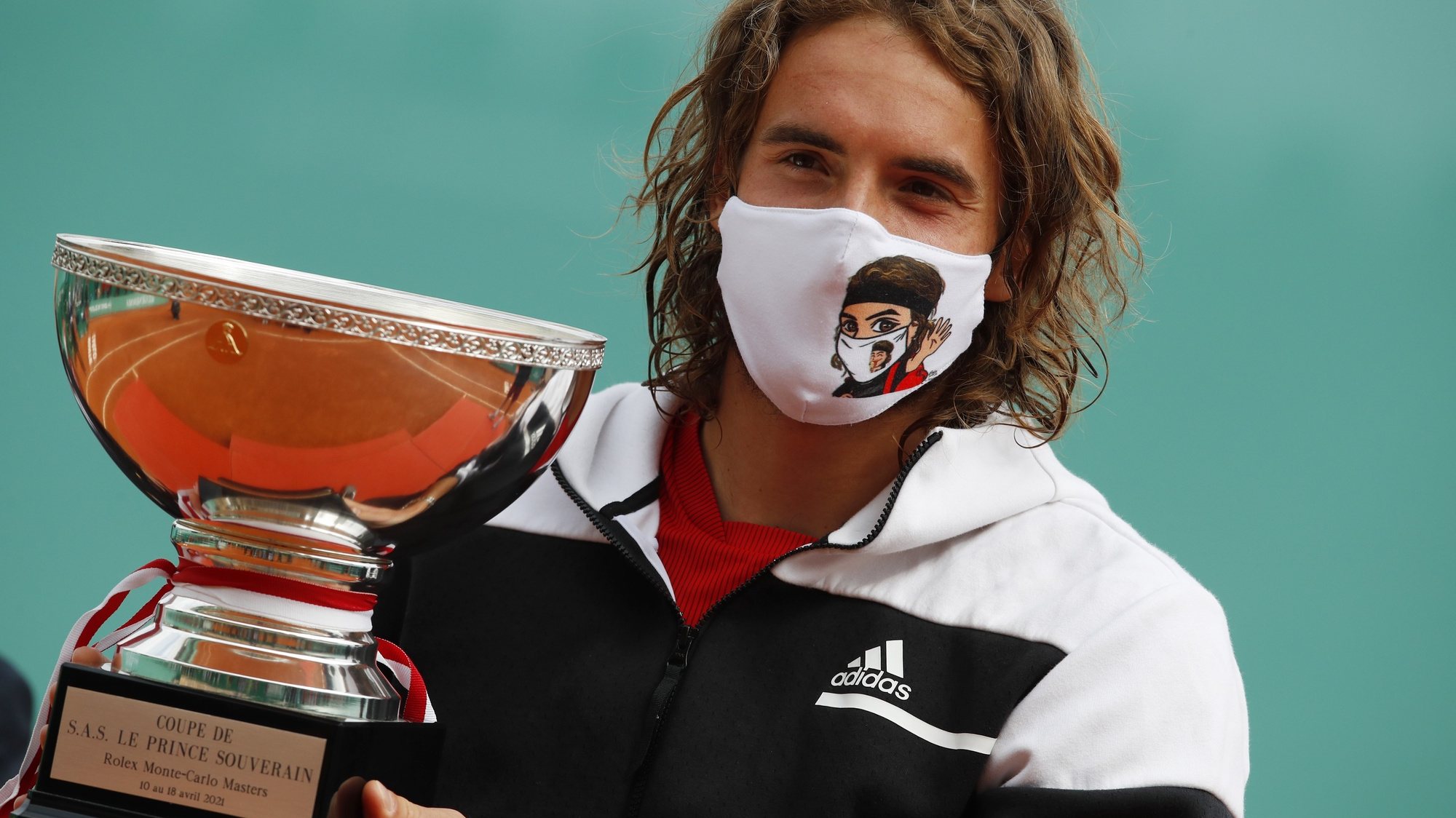 epa09143459 Stefanos Tsitsipas of Greece celebrates with the trophy after winning his final match against Andrey Rublev of Russia at the Monte-Carlo Rolex Masters tournament in Roquebrune Cap Martin, France, 18 April 2021.  EPA/SEBASTIEN NOGIER