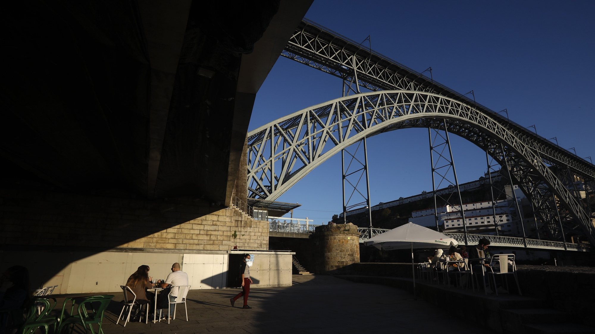 «««ARQUIVO»»»  Vista da Ponte D.Luís a partir da Ribeira do Porto, 10 novembro de 2020. JOSÉ COELHO/LUSA